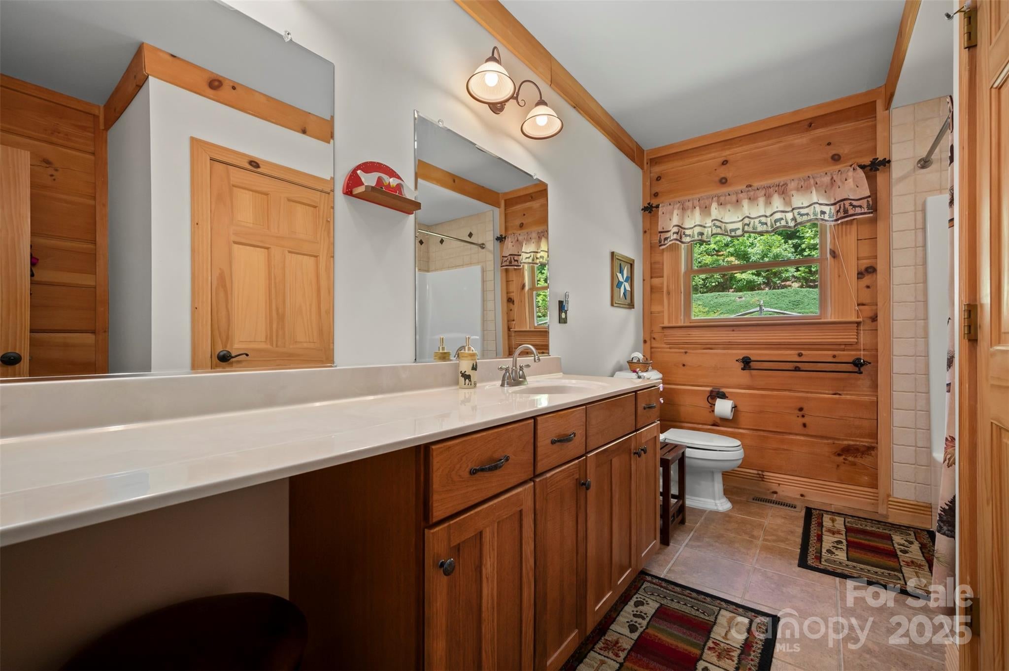 Saluda, North Carolina, 28773, United States, 3 Bedrooms Bedrooms, ,3 BathroomsBathrooms,Residential,For Sale,1978882