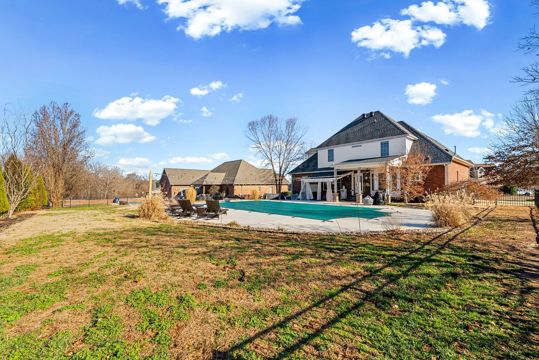 Clarksville, Tennessee, 37043, United States, 5 Bedrooms Bedrooms, ,3 BathroomsBathrooms,Residential,For Sale,2009051