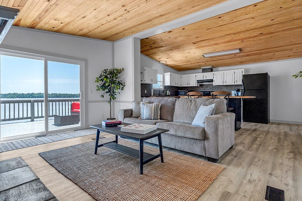 Cobb, Georgia, 31015, United States, 3 Bedrooms Bedrooms, ,2 BathroomsBathrooms,Residential,For Sale,1993846