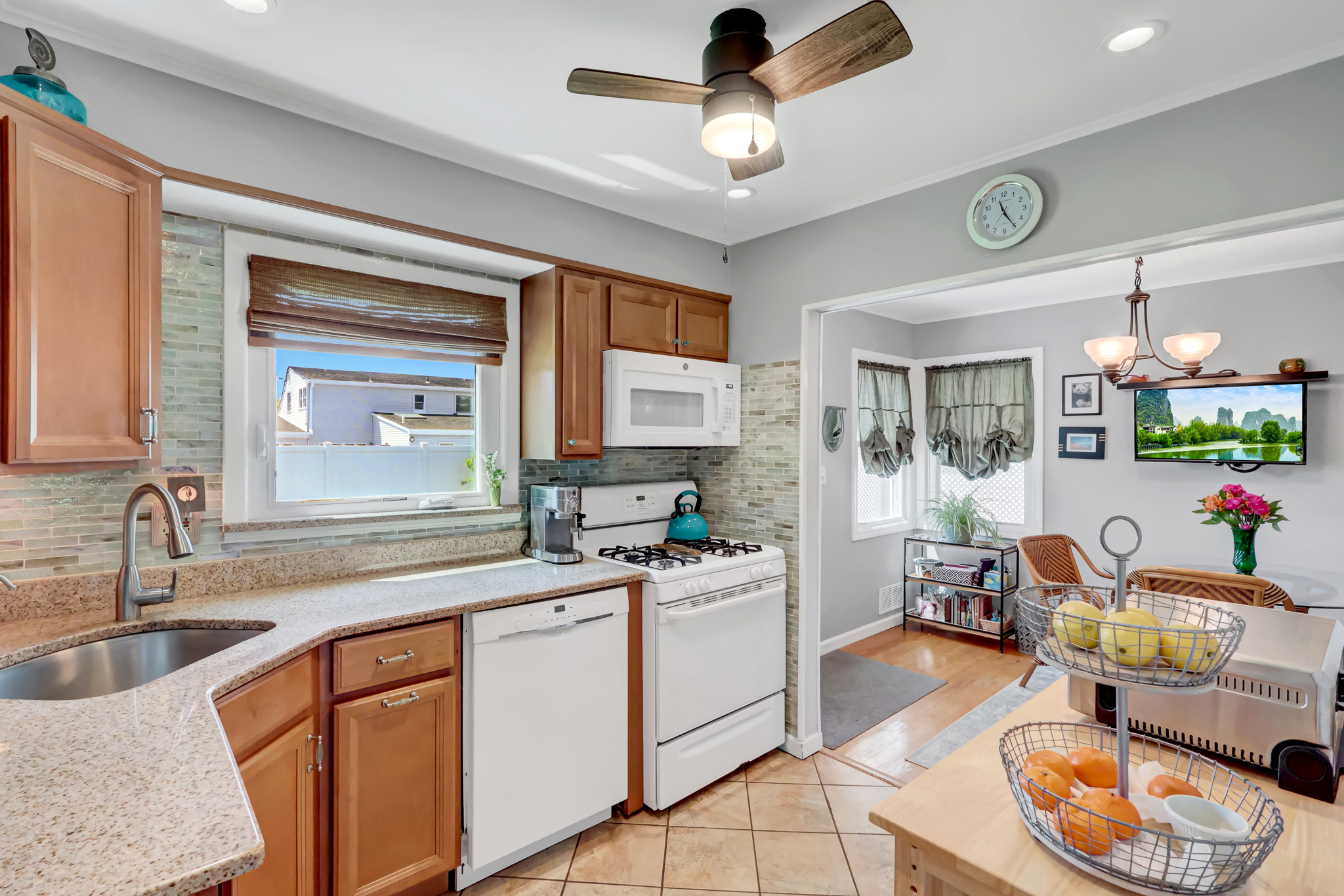  202 N Kings Avenue, Massapequa, NY, 11758 - 物件實景