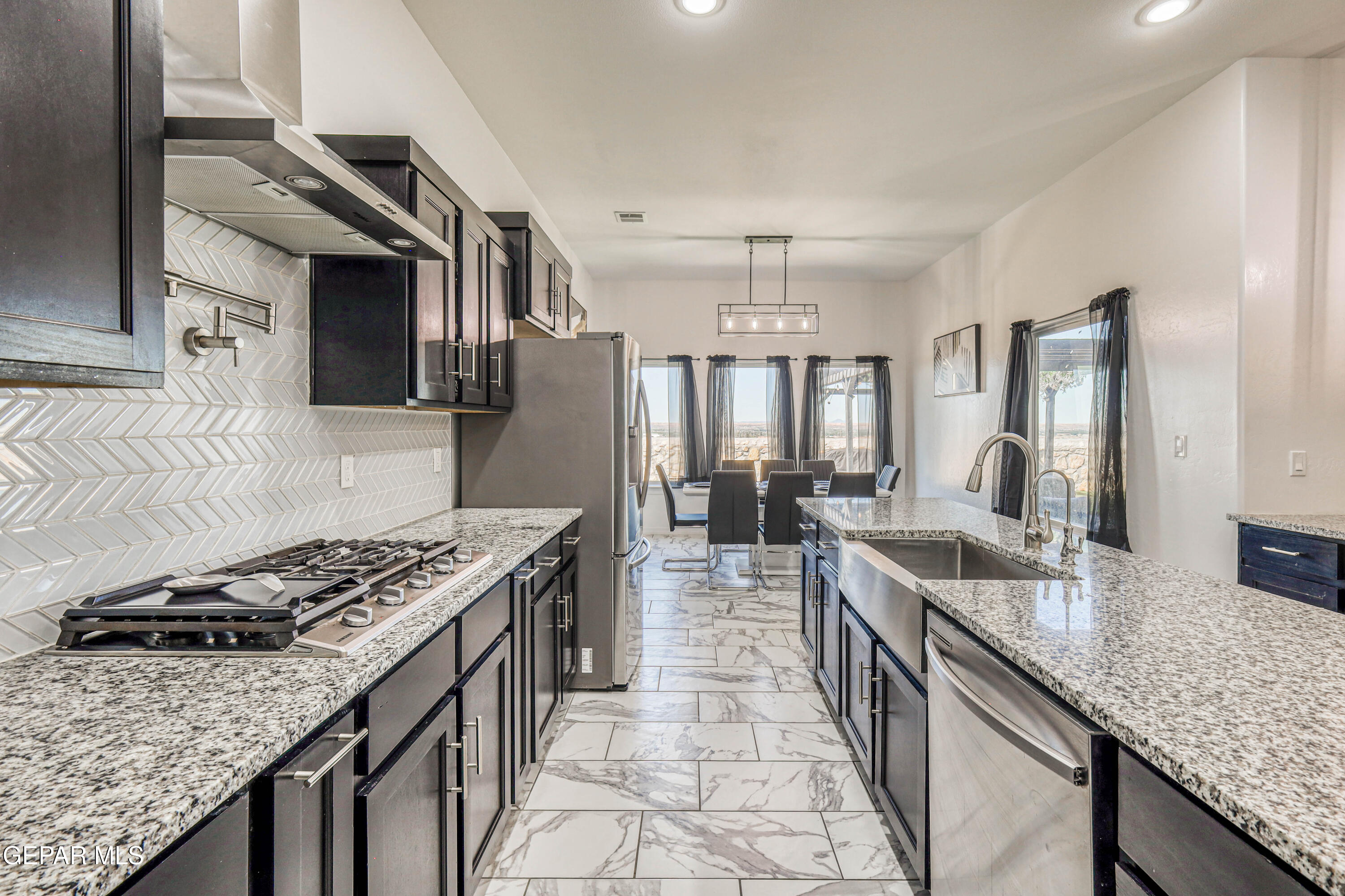 El Paso, Texas, 79911, United States, 5 Bedrooms Bedrooms, ,4 BathroomsBathrooms,Residential,For Sale,1969245