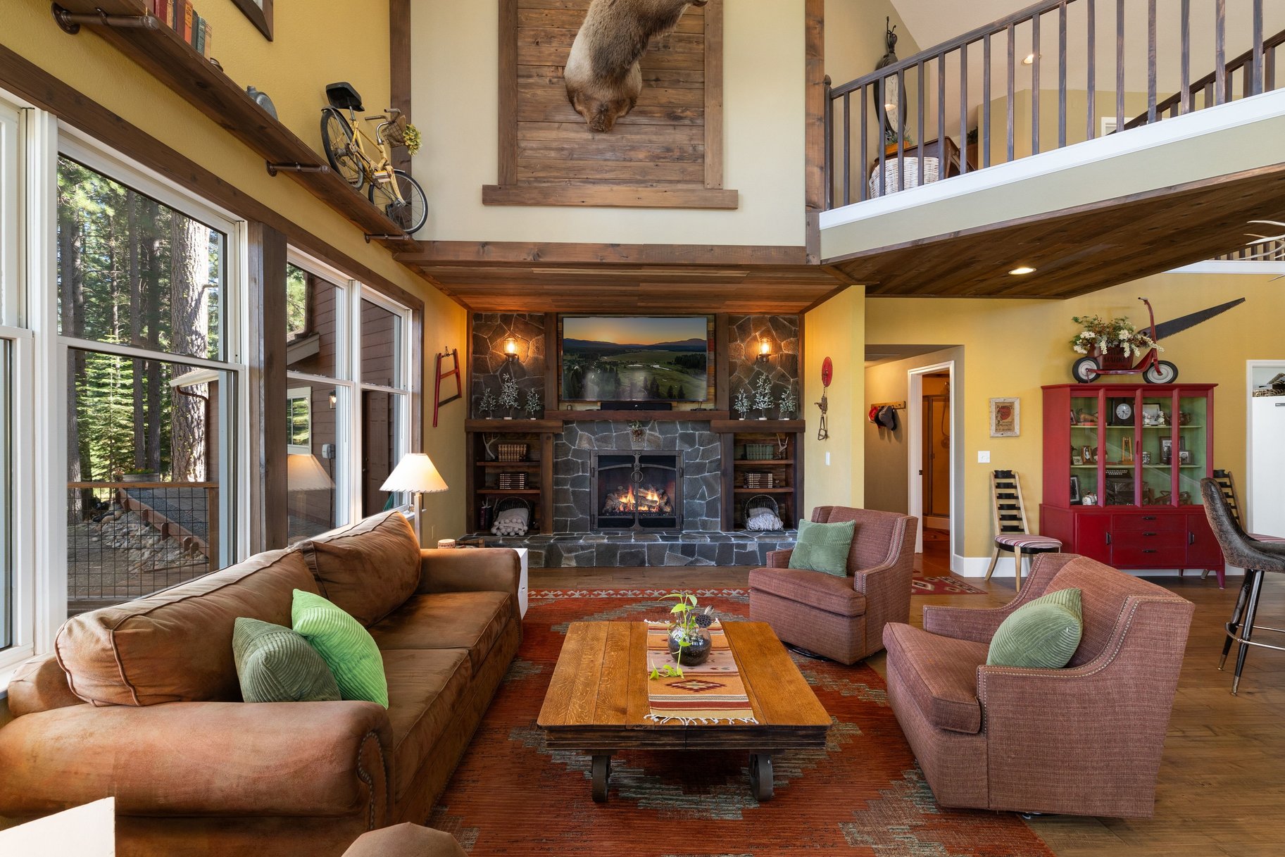  Hilltop Whitehawk Ranch Estate with Sweeping Meadow, Pond & Mountain Views - 物件實景