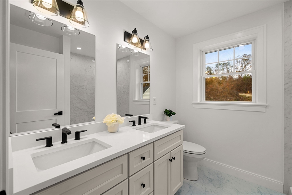 Haverhill, Massachusetts, 01830, United States, 4 Bedrooms Bedrooms, ,4 BathroomsBathrooms,Residential,For Sale,1993462