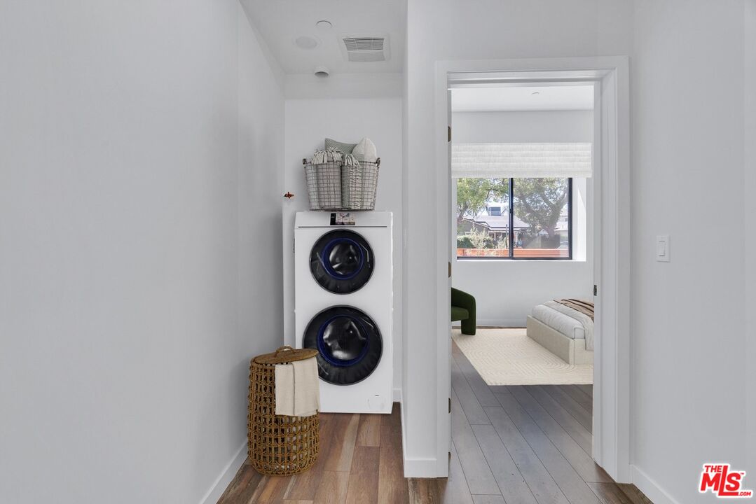 North Hollywood, California, 91601, United States, 11 Bedrooms Bedrooms, ,Residential,For Sale,1837377