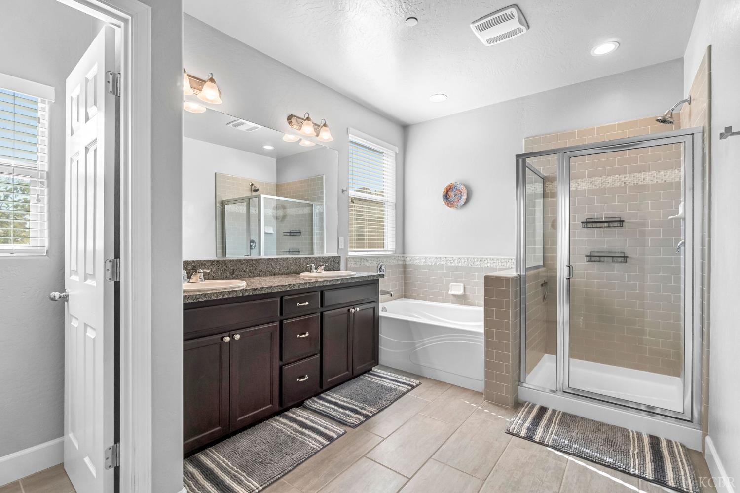 Clovis, California, 93619, United States, 3 Bedrooms Bedrooms, ,3 BathroomsBathrooms,Residential,For Sale,1935321