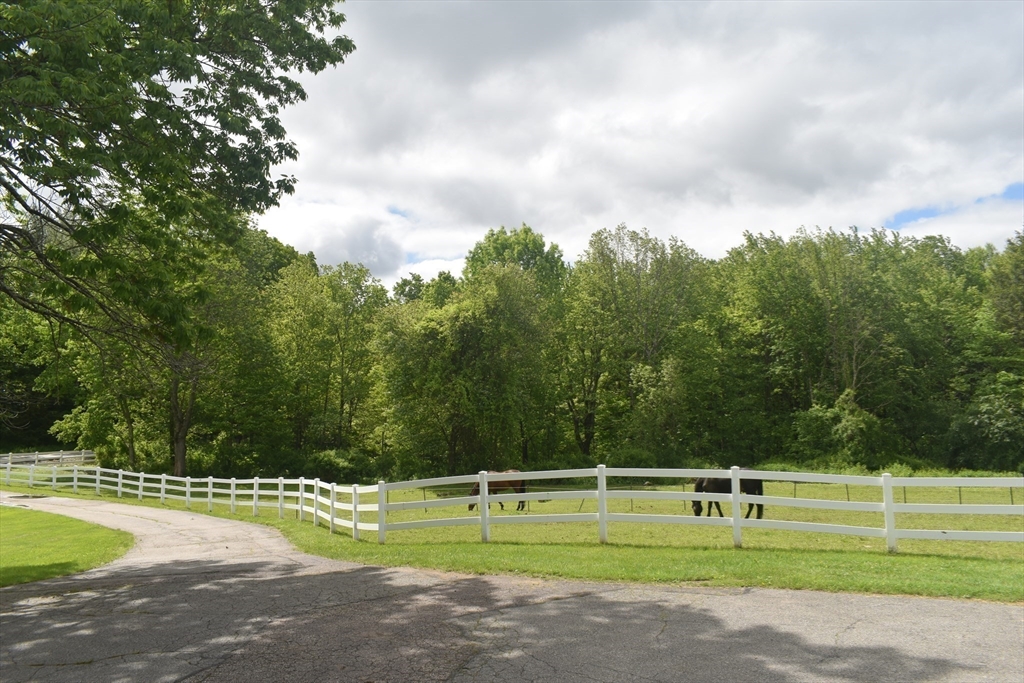 Spencer, Massachusetts, 01562, United States, 5 Bedrooms Bedrooms, ,4 BathroomsBathrooms,Residential,For Sale,1942925
