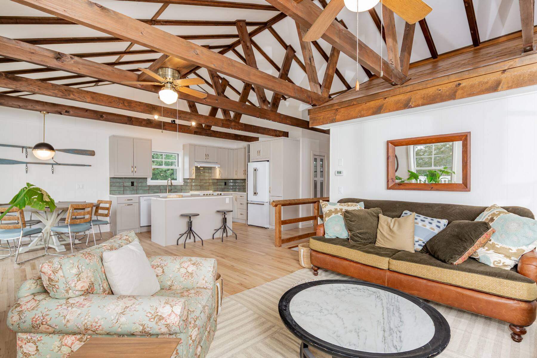  Southampton Cove Retreat - Renovated 3BR with Water Views - 物件實景