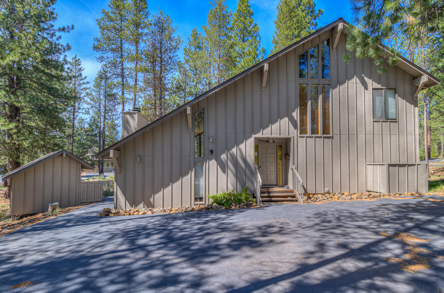 Sunriver, Oregon, 97707, United States, 3 Bedrooms Bedrooms, ,2 BathroomsBathrooms,Residential,For Sale,1878628
