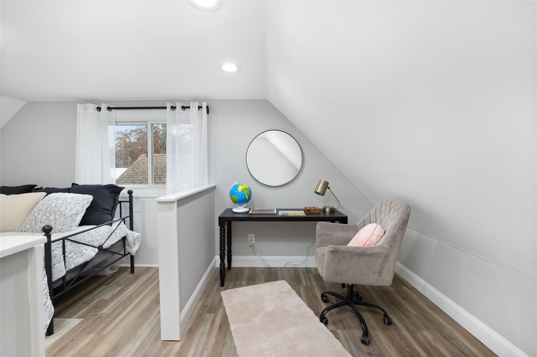 Tiverton, Rhode Island, 02878, United States, 4 Bedrooms Bedrooms, ,2 BathroomsBathrooms,Residential,For Sale,1992829