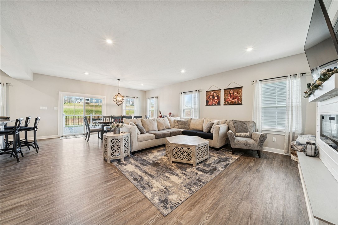 Penn Twp, Pennsylvania, 15644, United States, 4 Bedrooms Bedrooms, ,4 BathroomsBathrooms,Residential,For Sale,2010437