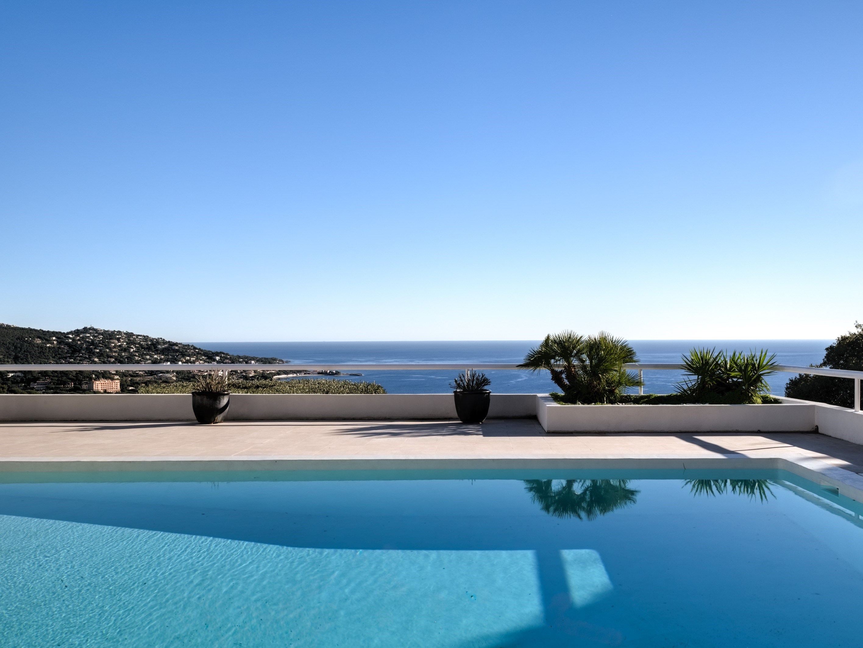  Contemporary villa with panoramic sea view for sale in Sainte-Maxime - 物件實景