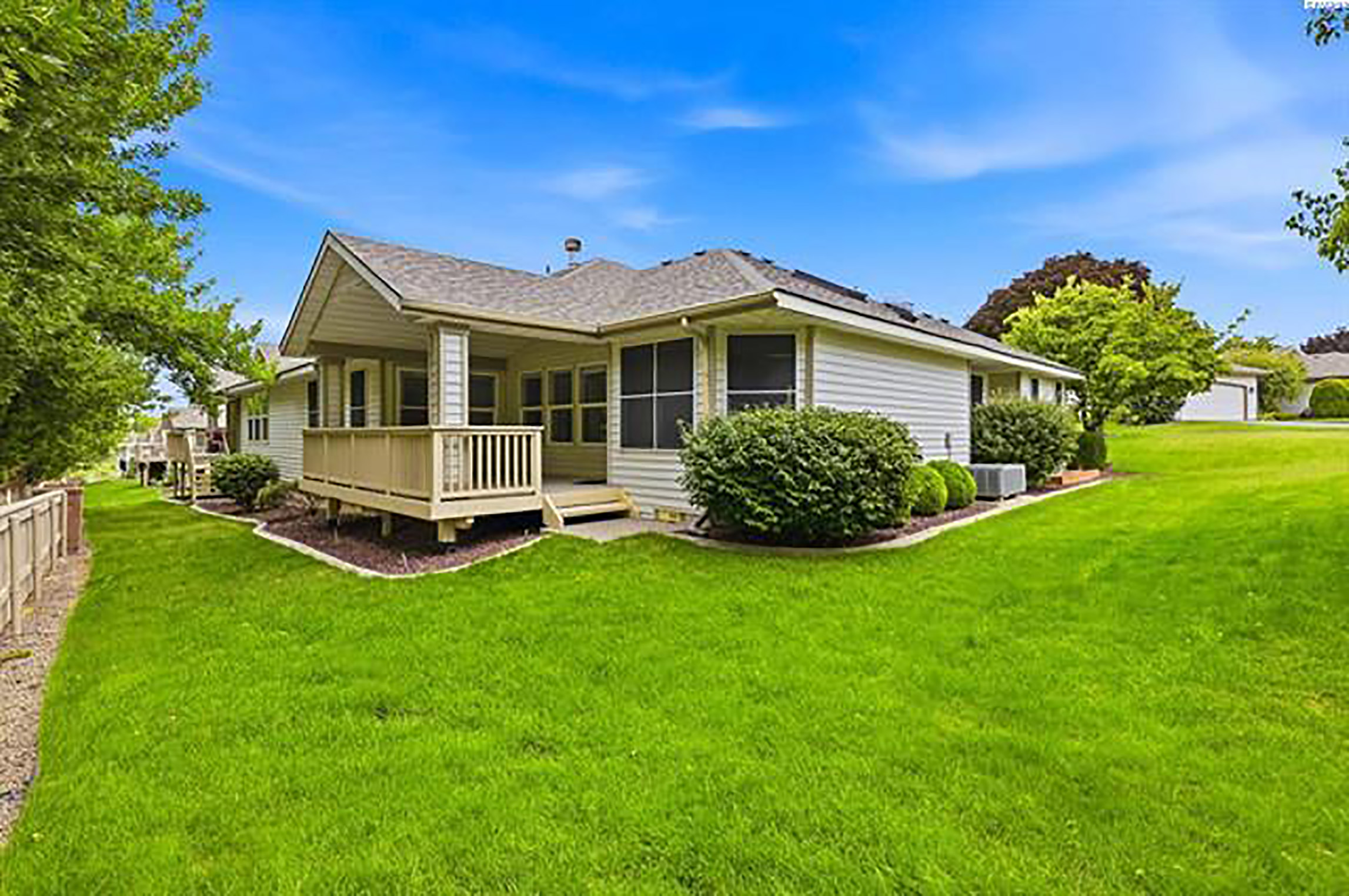  Updated home in the Village at Canyon Lakes - 物件實景