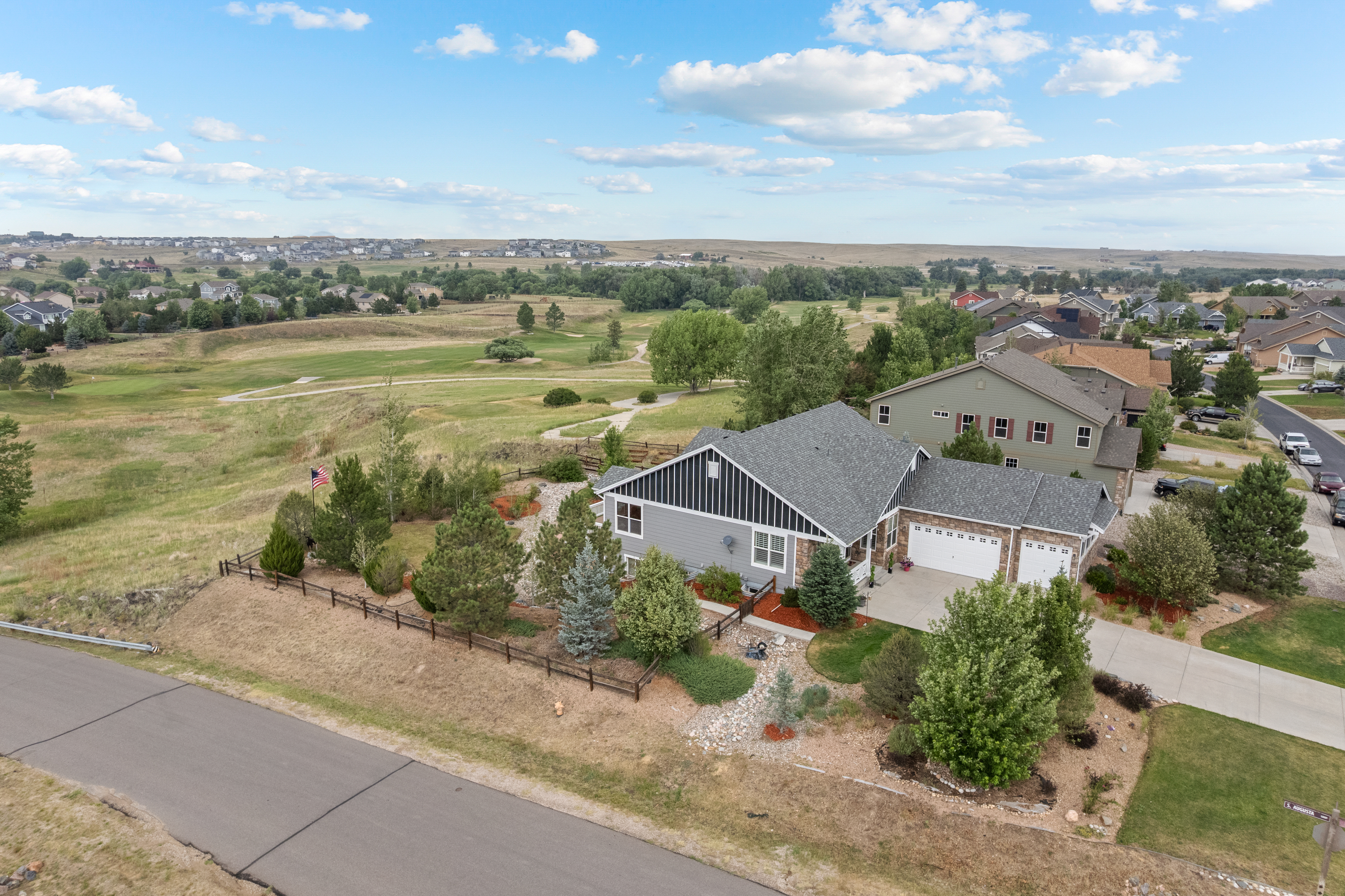  Experience elevated Colorado living in this exceptional ranch-style home. - 物件實景