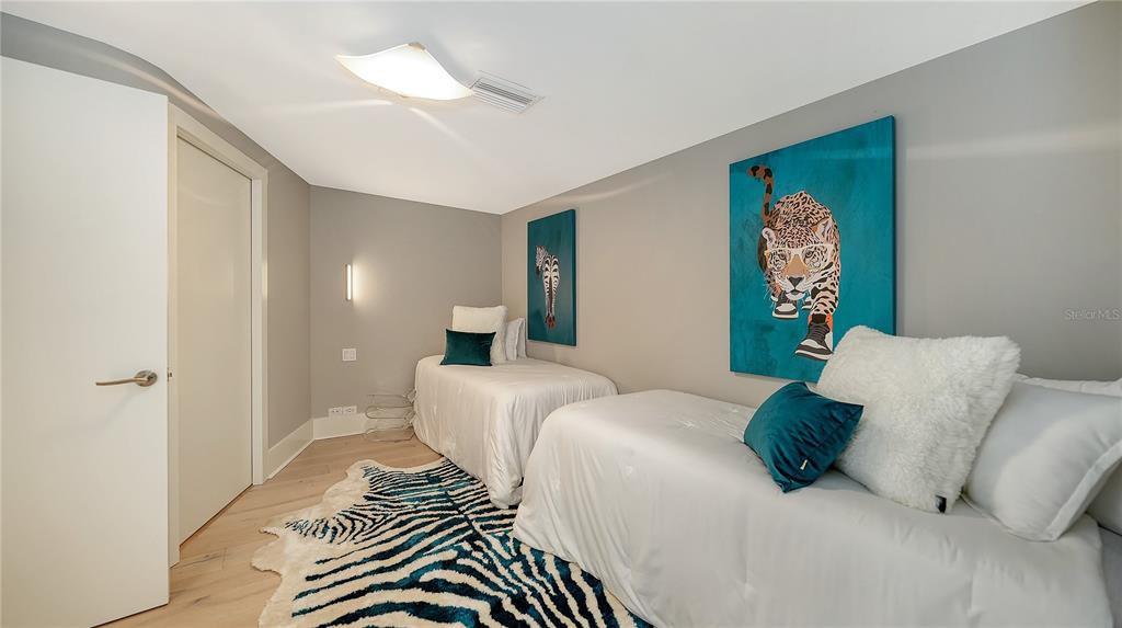 Sarasota, Florida, 34236, United States, 3 Bedrooms Bedrooms, ,4 BathroomsBathrooms,Residential,For Sale,1996968