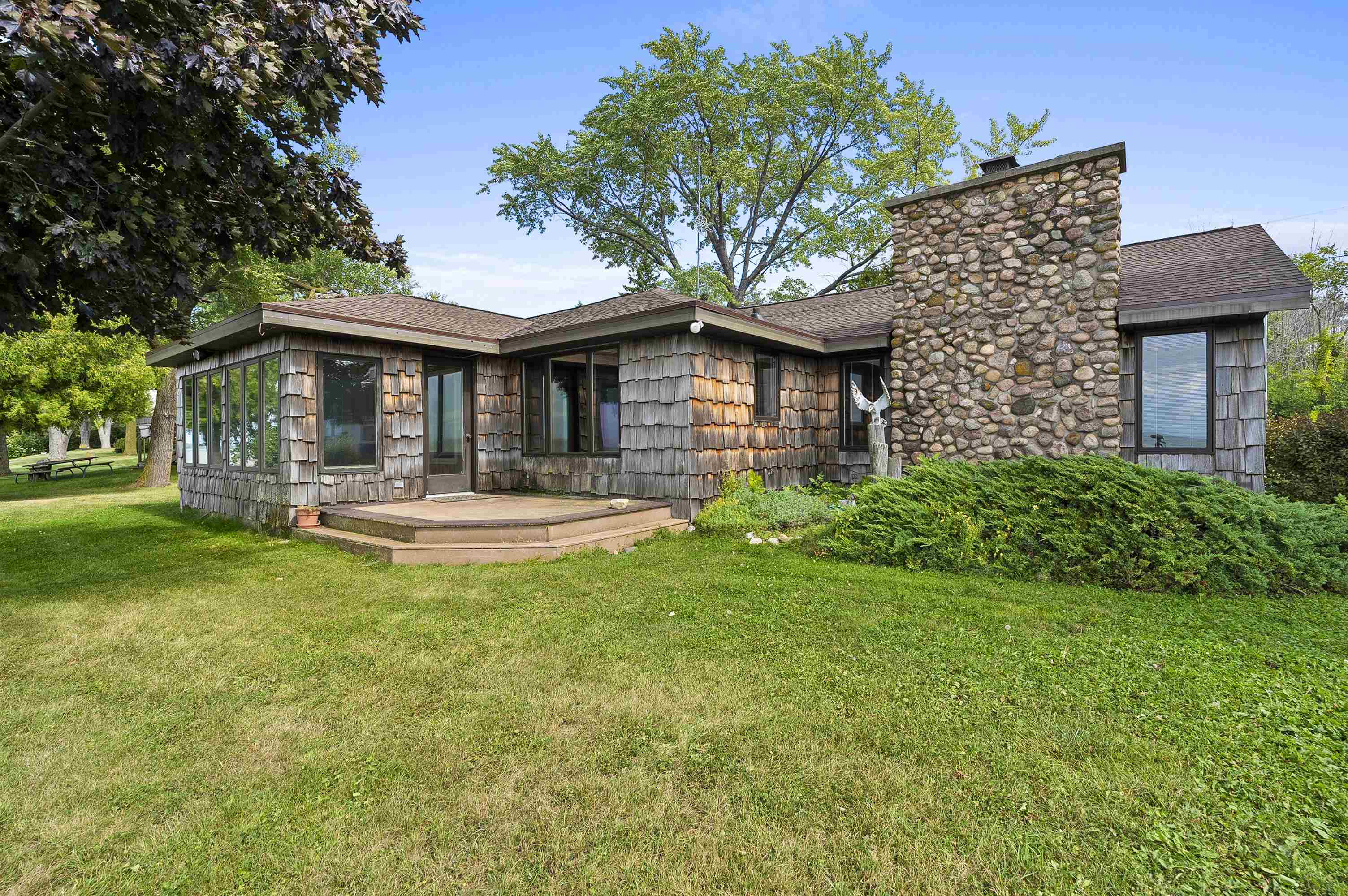 LUXEMBURG, Wisconsin, 54217, United States, 2 Bedrooms Bedrooms, ,2 BathroomsBathrooms,Residential,For Sale,1948944