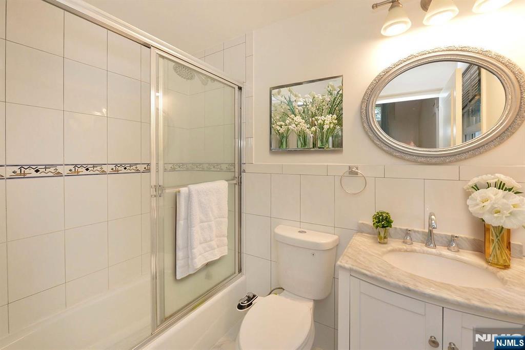 Fort Lee, New Jersey, 07024, United States, 5 Bedrooms Bedrooms, ,5 BathroomsBathrooms,Residential,For Sale,1942232