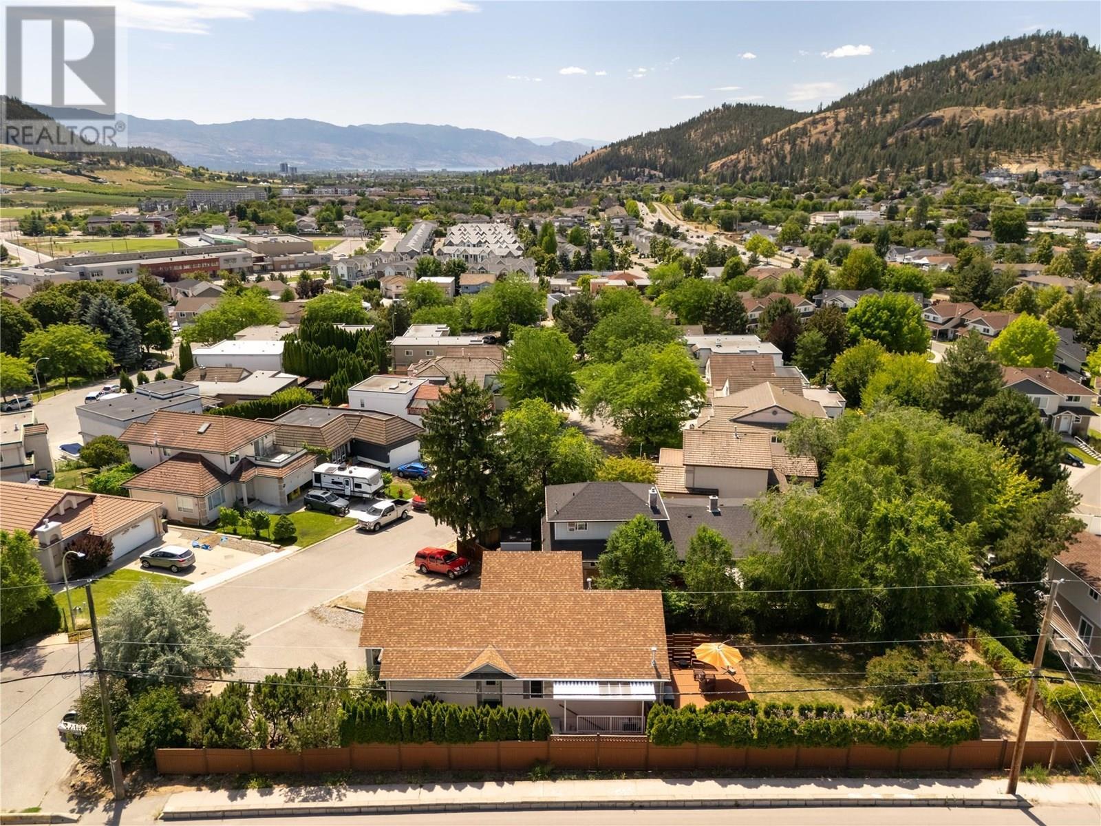KELOWNA, British Columbia, V1V 1S9, CA, 4 Bedrooms Bedrooms, ,3 BathroomsBathrooms,Residential,For Sale,1895438