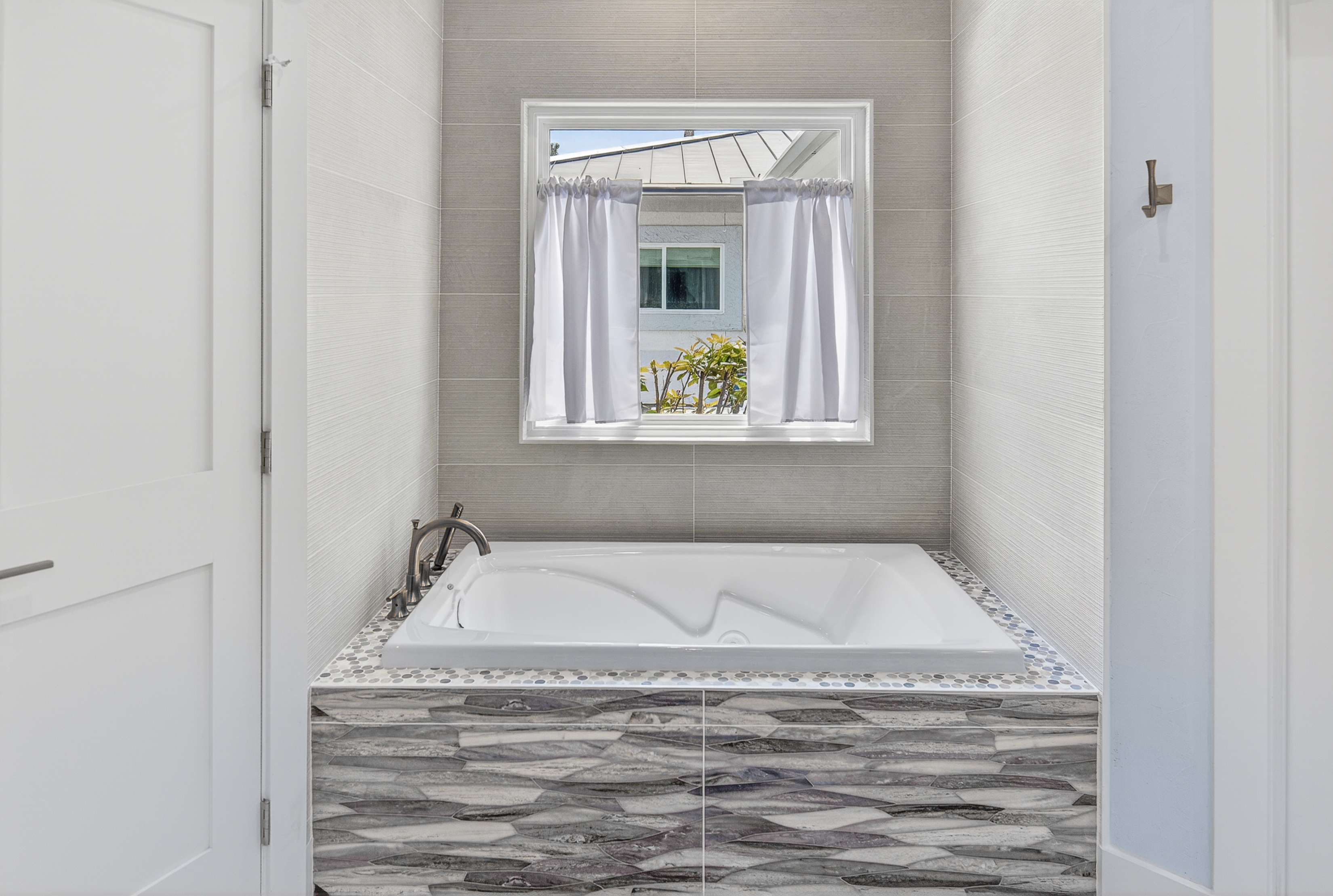  Canal-Front Estate in Island Moorings - 物件實景