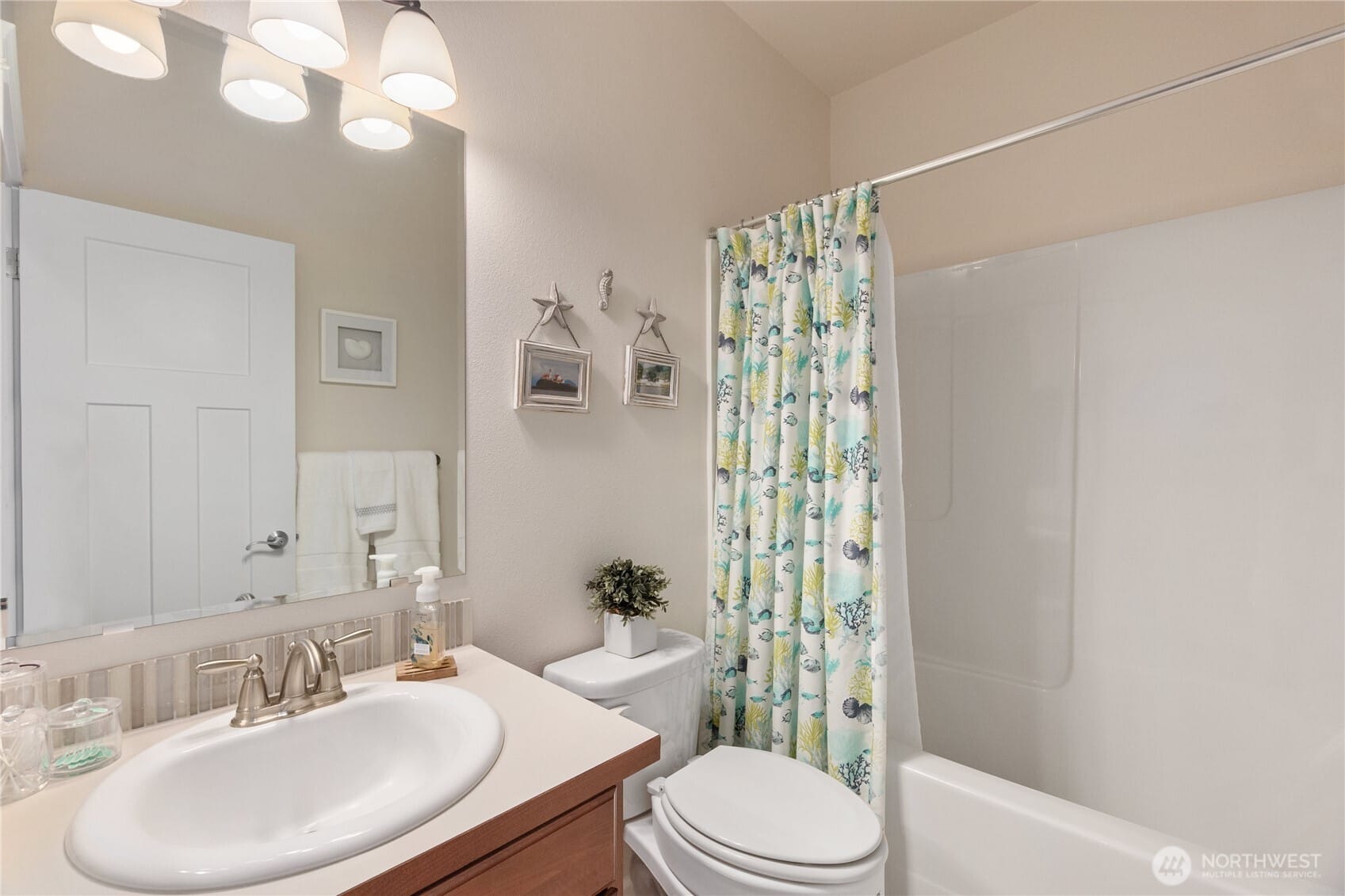 Tumwater, Washington, 98501, United States, 3 Bedrooms Bedrooms, ,2 BathroomsBathrooms,Residential,For Sale,1989265