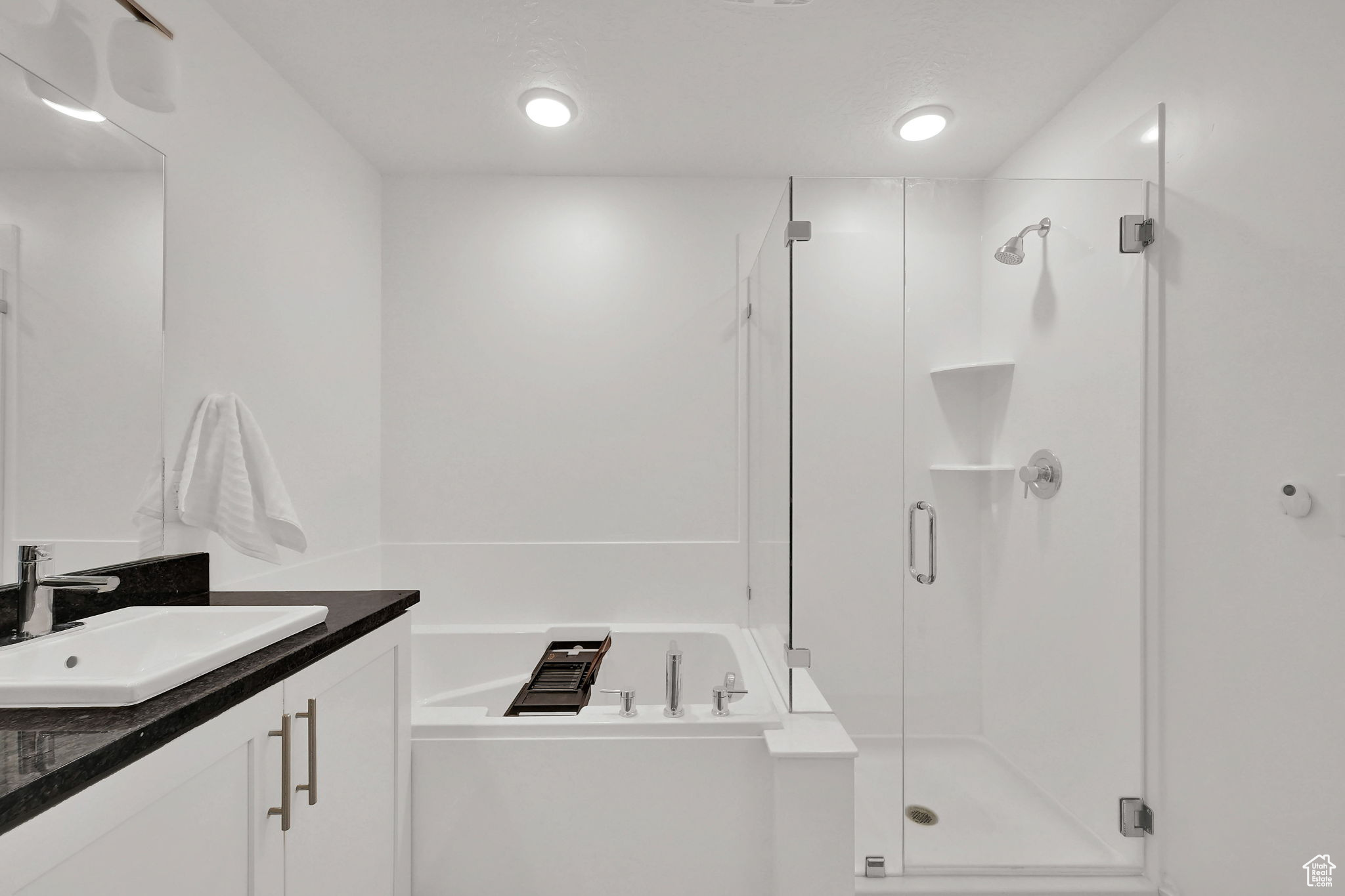 Sandy, Utah, 84070, United States, 3 Bedrooms Bedrooms, ,3 BathroomsBathrooms,Residential,For Sale,1895888