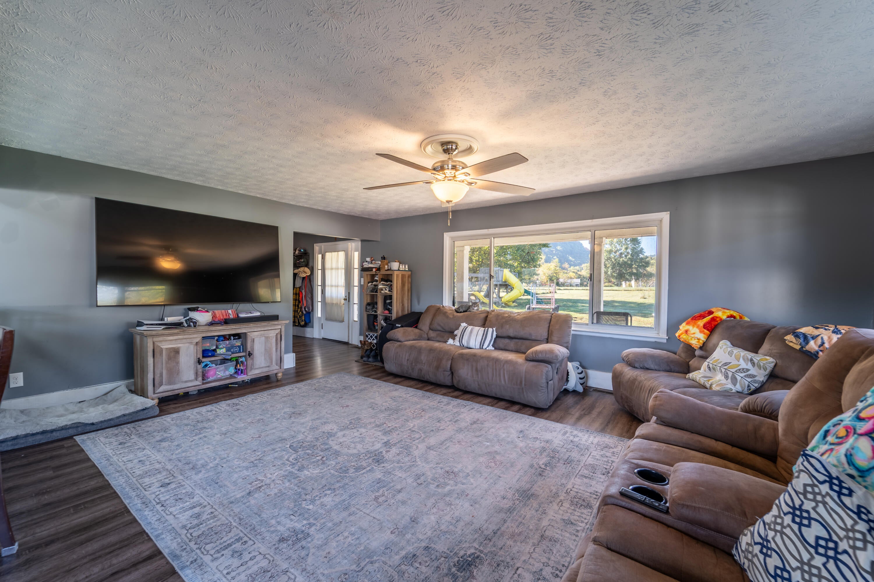 Berea, Kentucky, 40403, United States, 5 Bedrooms Bedrooms, ,3 BathroomsBathrooms,Residential,For Sale,1975265