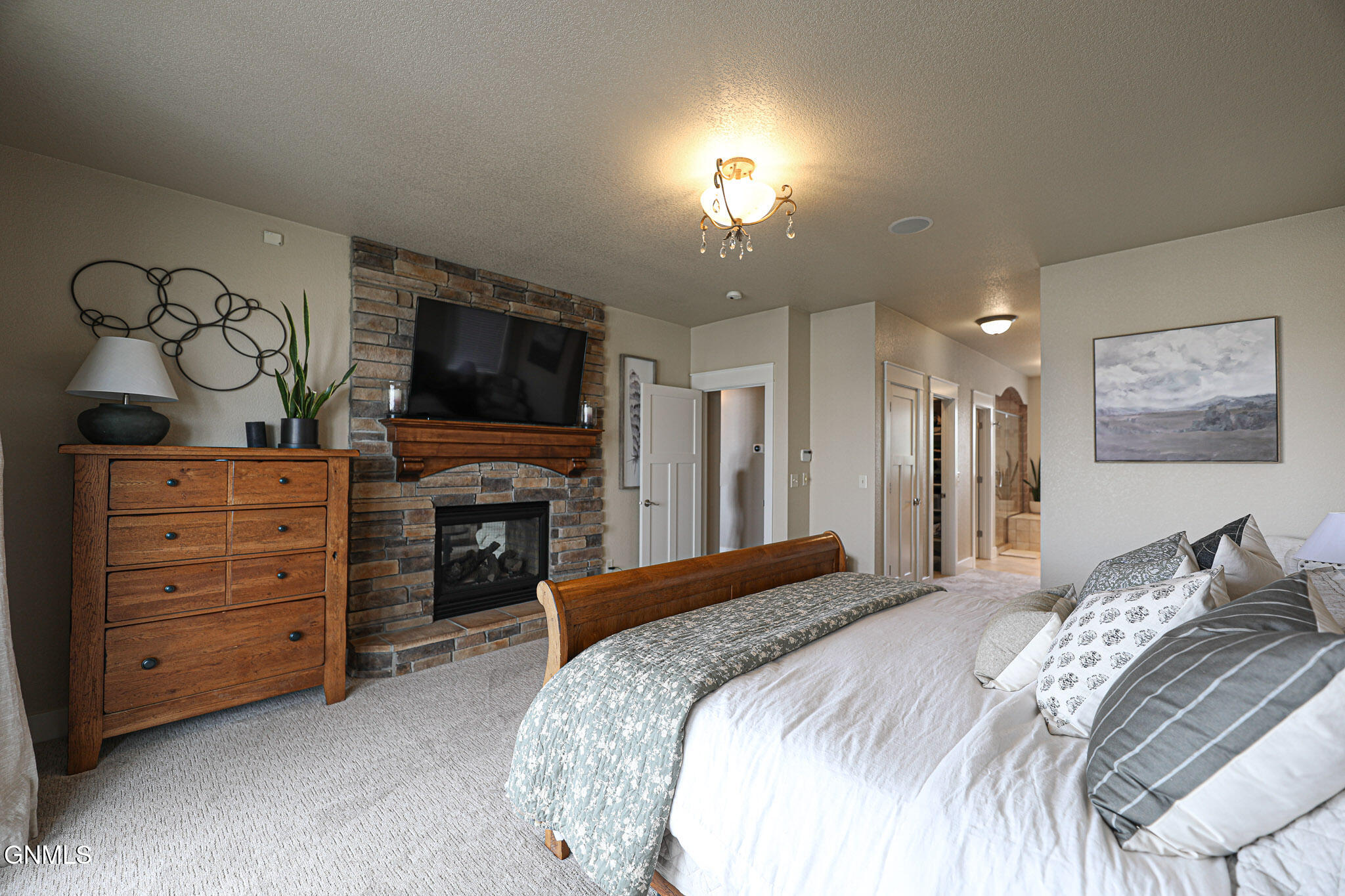 Bismarck, North Dakota, 58503, United States, 6 Bedrooms Bedrooms, ,5 BathroomsBathrooms,Residential,For Sale,1980273