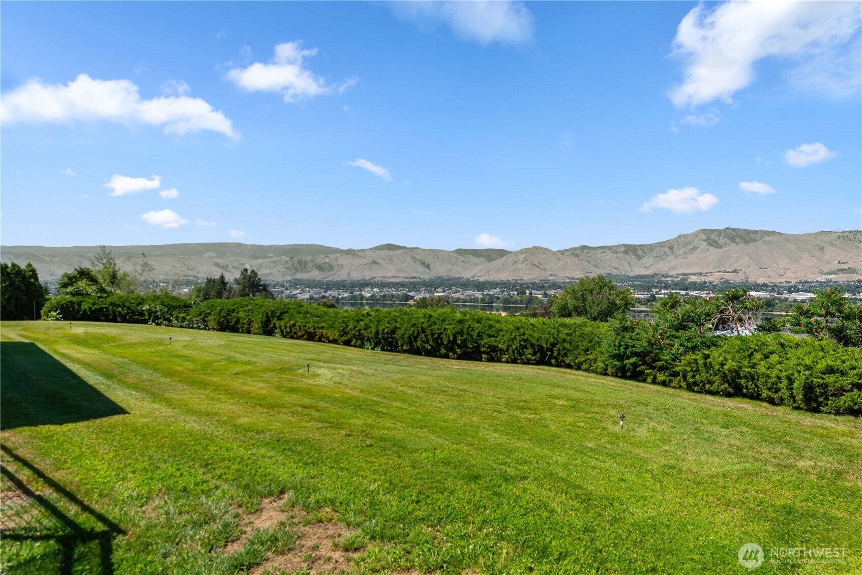 East Wenatchee, Washington, 98802, United States, 3 Bedrooms Bedrooms, ,1 BathroomBathrooms,Residential,For Sale,1890394