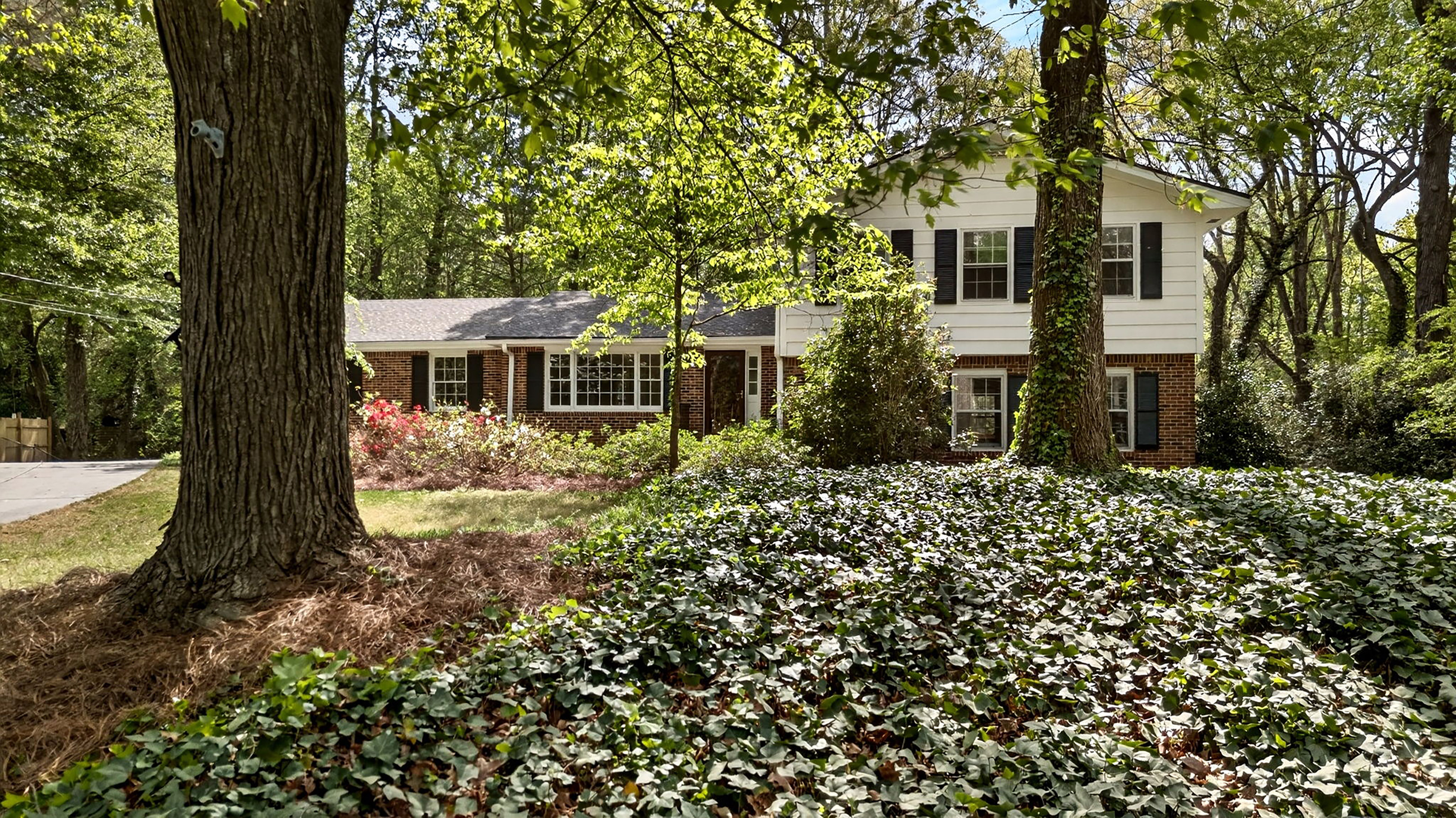  Thoughtfully Expanded and Updated Dunwoody Home on Wooded 0.82+/- Acre Lot - 物件實景
