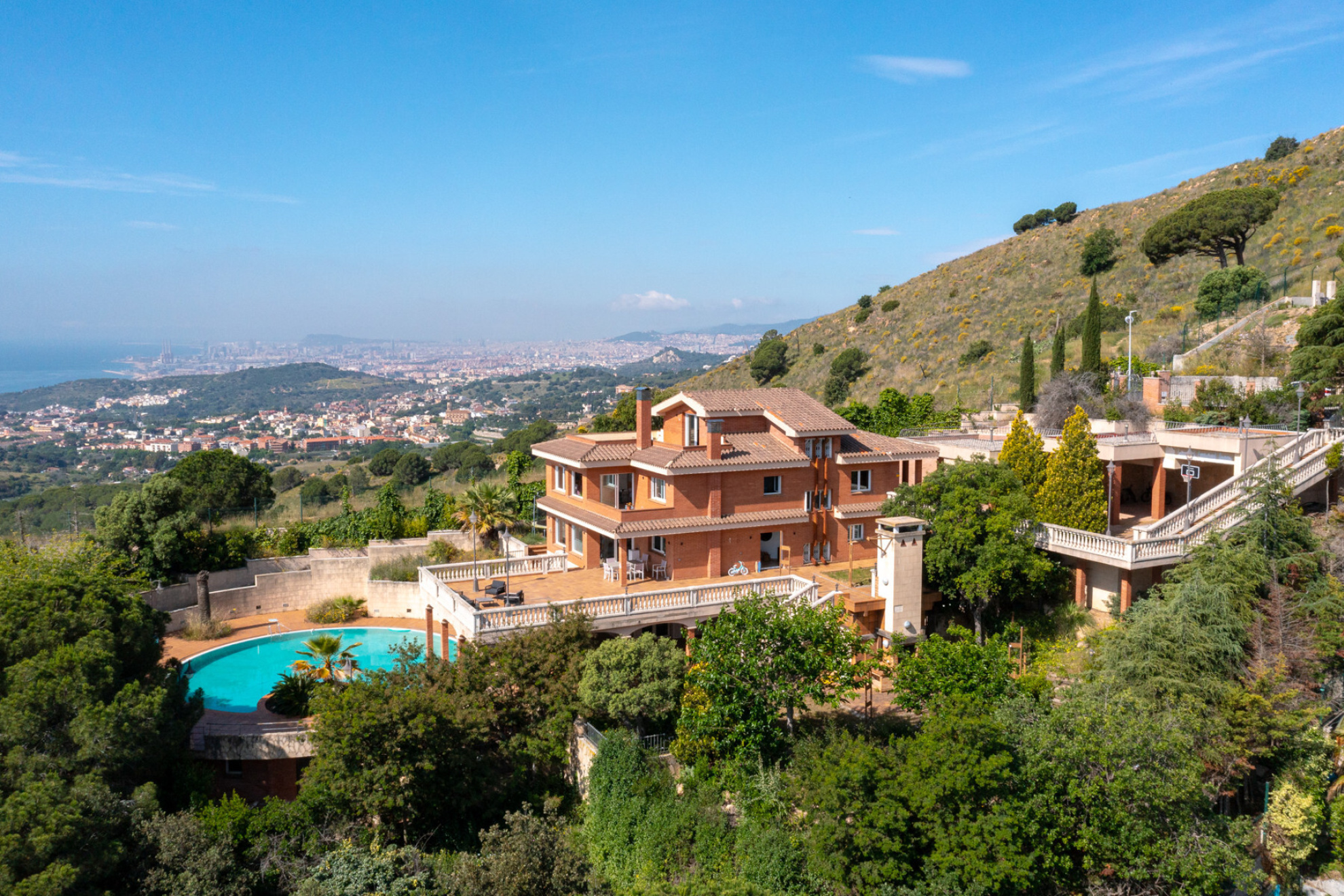  Elegant and stately residence with the best views. - 物件實景