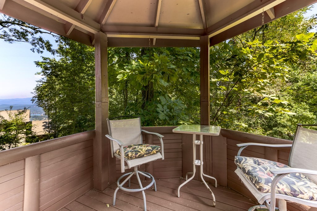 Hayesville, North Carolina, 28904, United States, 3 Bedrooms Bedrooms, ,5 BathroomsBathrooms,Residential,For Sale,1931942