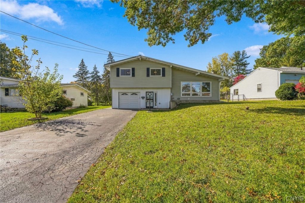 Volney Dr, Syracuse, NY 13212