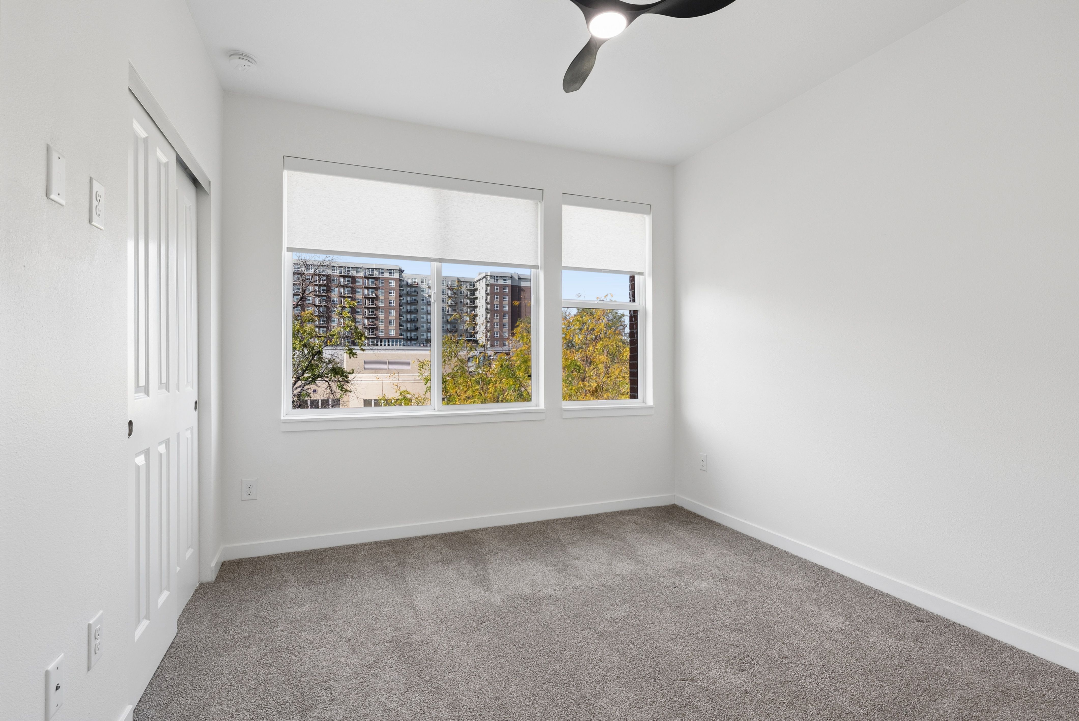  End-Unit Brownstone in North Capitol Hill - 物件實景