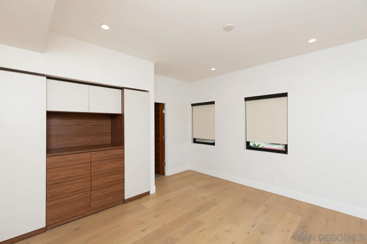 La Jolla, California, 92037, United States, 4 Bedrooms Bedrooms, ,3 BathroomsBathrooms,Residential,For Sale,1992074