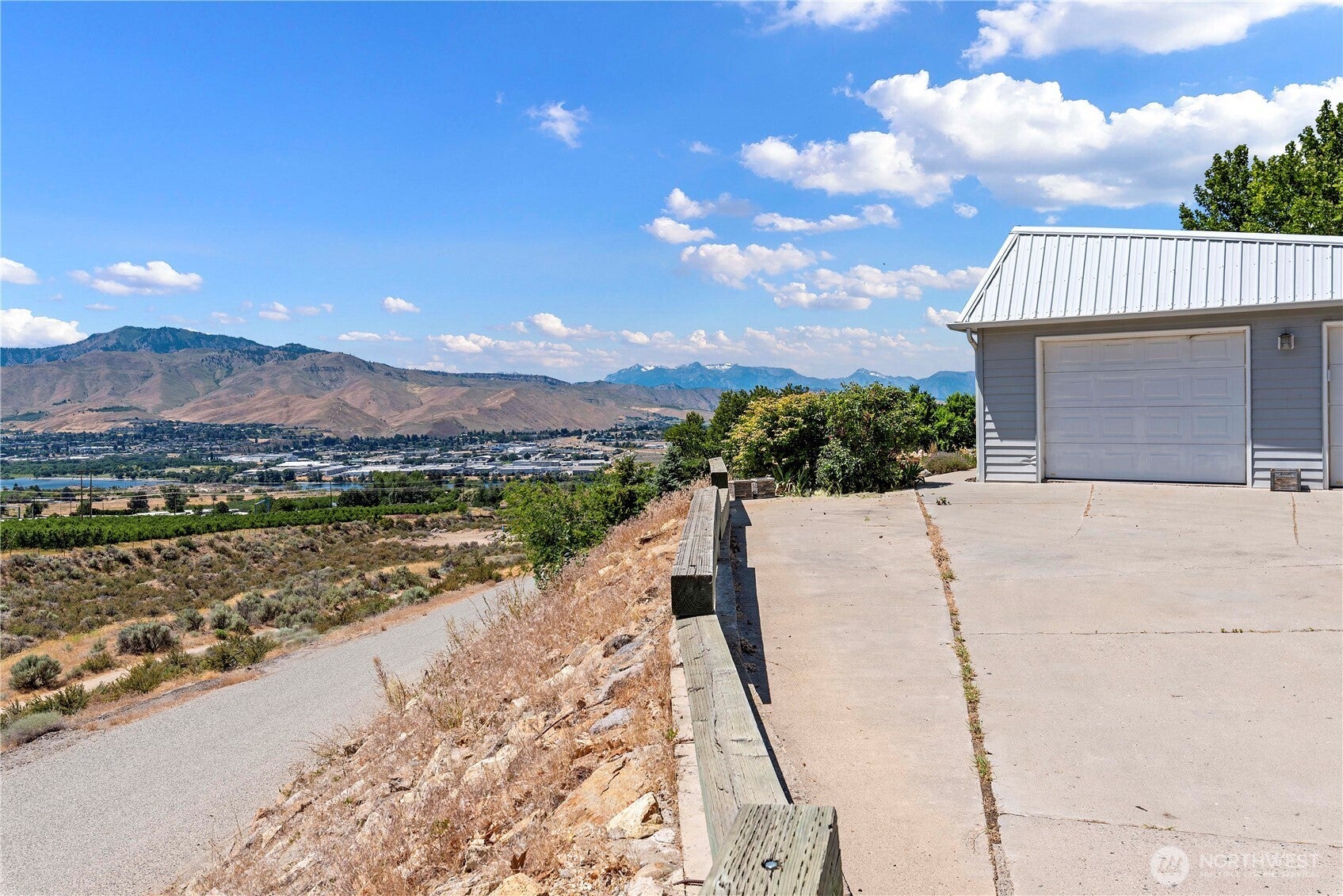 East Wenatchee, Washington, 98802, United States, 3 Bedrooms Bedrooms, ,2 BathroomsBathrooms,Residential,For Sale,1876357