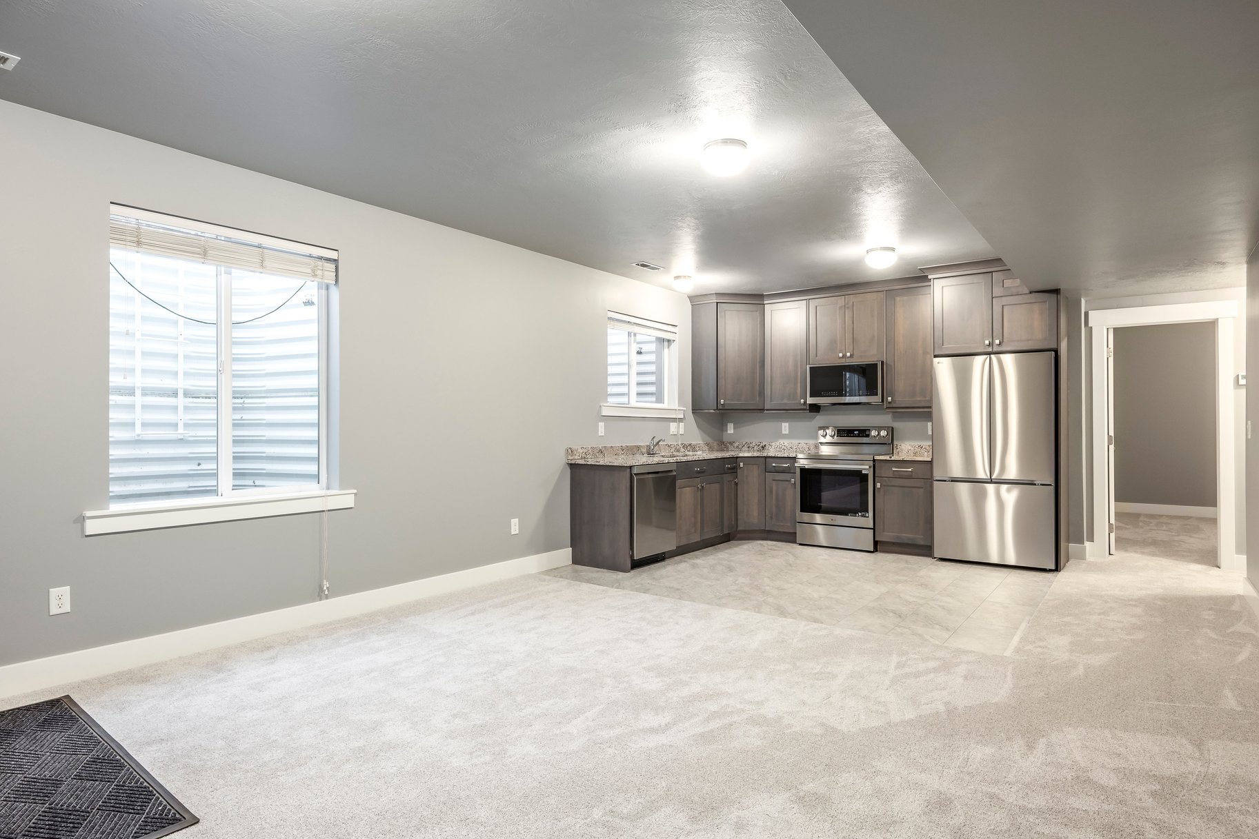 Beautiful Craftsman Rambler With Basement Apartment, Sports Pool and Pool House - 物件實景