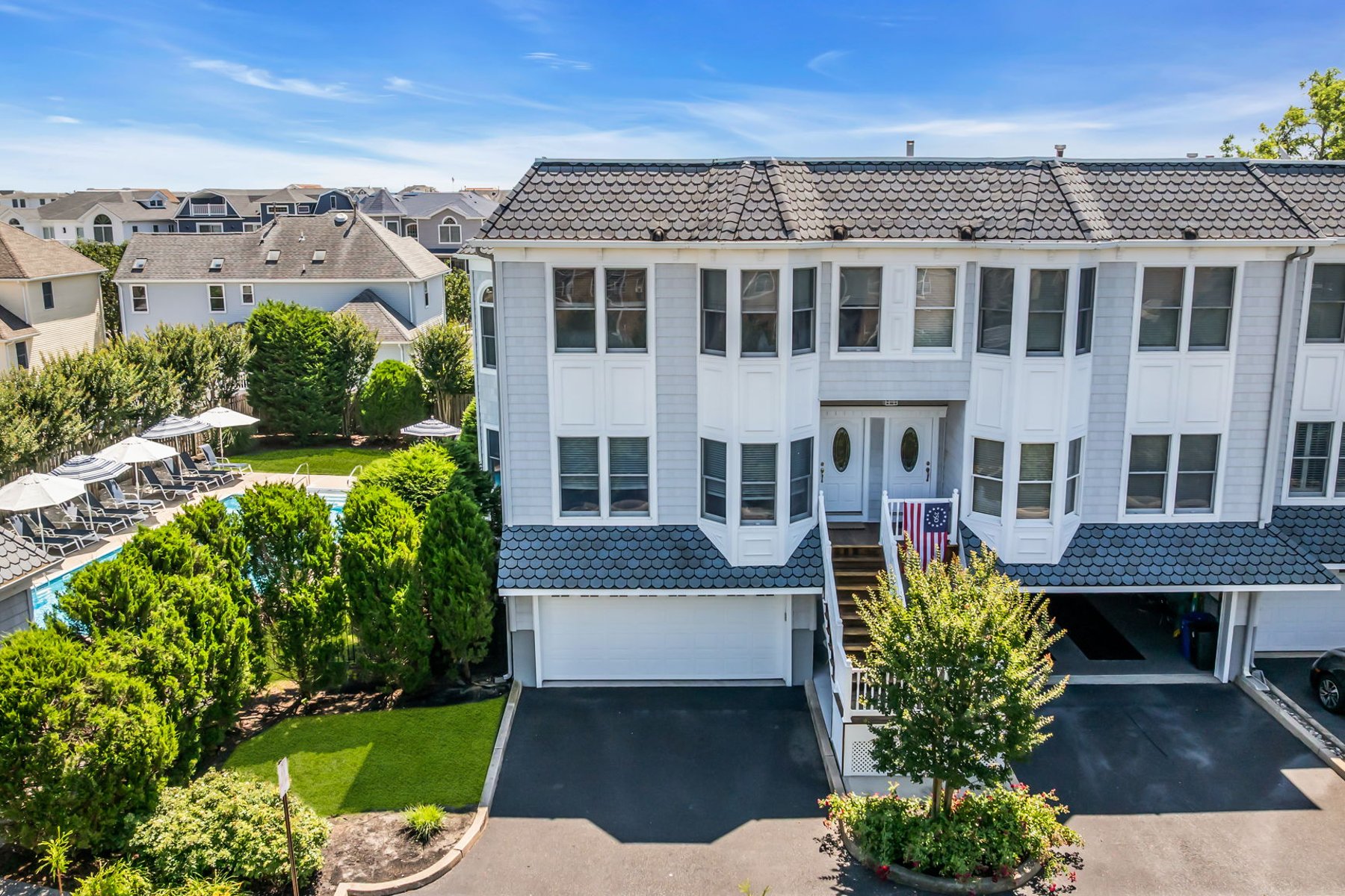  Rare End-Unit Coastal Townhome - 物件實景