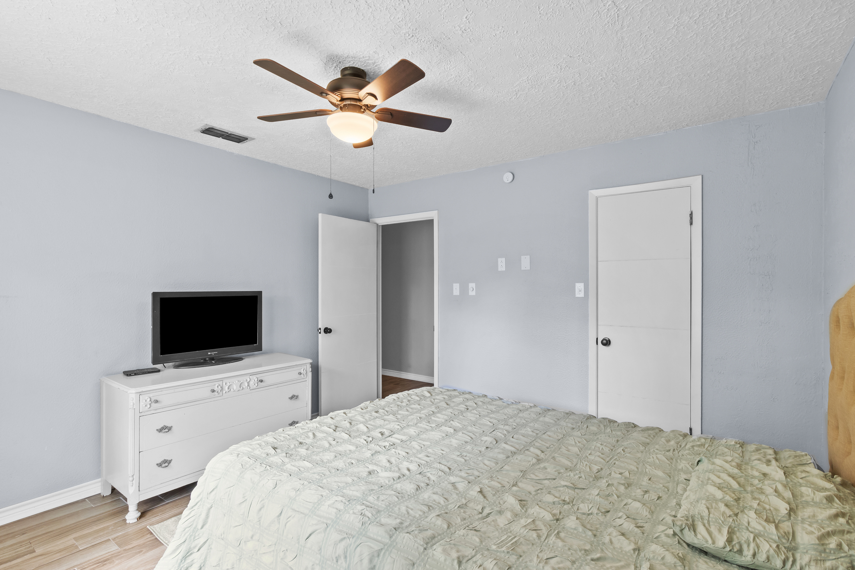 Henderson, Texas, 75652, United States, 6 Bedrooms Bedrooms, ,5 BathroomsBathrooms,Residential,For Sale,1920809