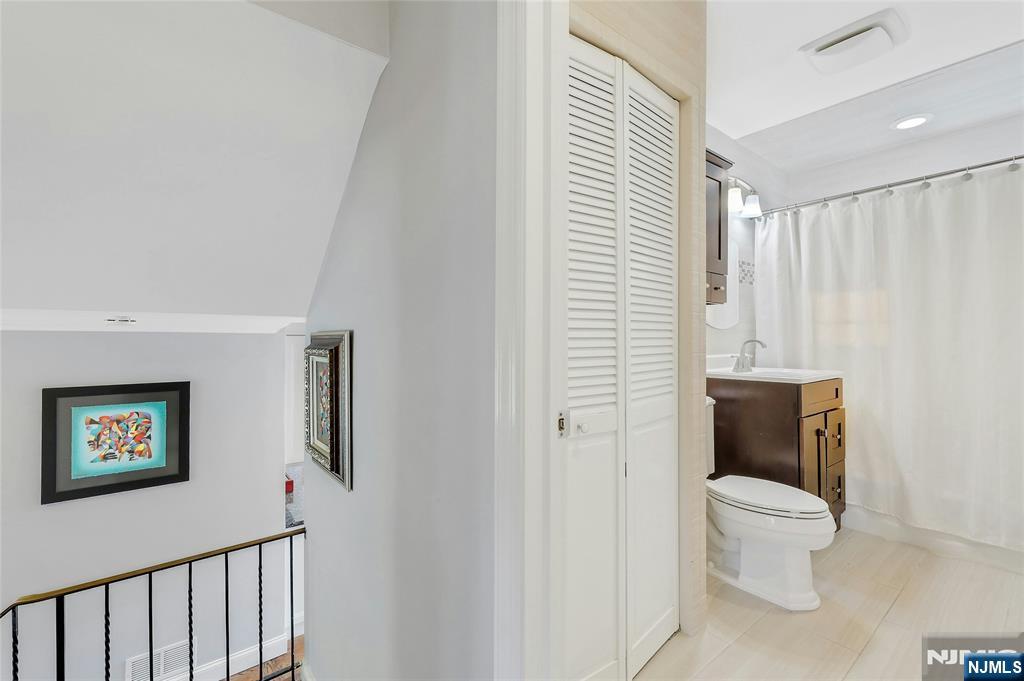 River Edge, New Jersey, 07661, United States, 4 Bedrooms Bedrooms, ,3 BathroomsBathrooms,Residential,For Sale,1988189