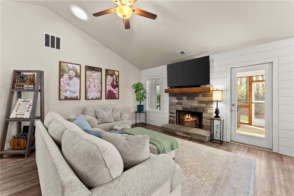 Cumming, Georgia, 30041, United States, 3 Bedrooms Bedrooms, ,2 BathroomsBathrooms,Residential,For Sale,2009266