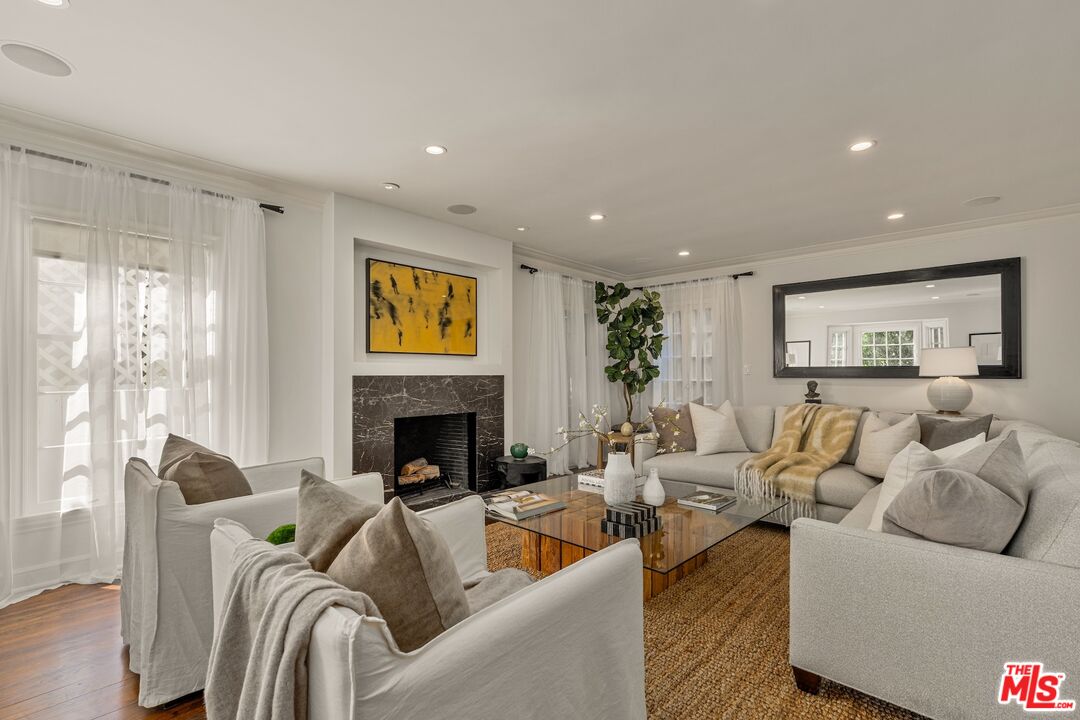 Los Angeles, California, 90046, United States, 3 Bedrooms Bedrooms, ,3 BathroomsBathrooms,Residential,For Sale,1906693