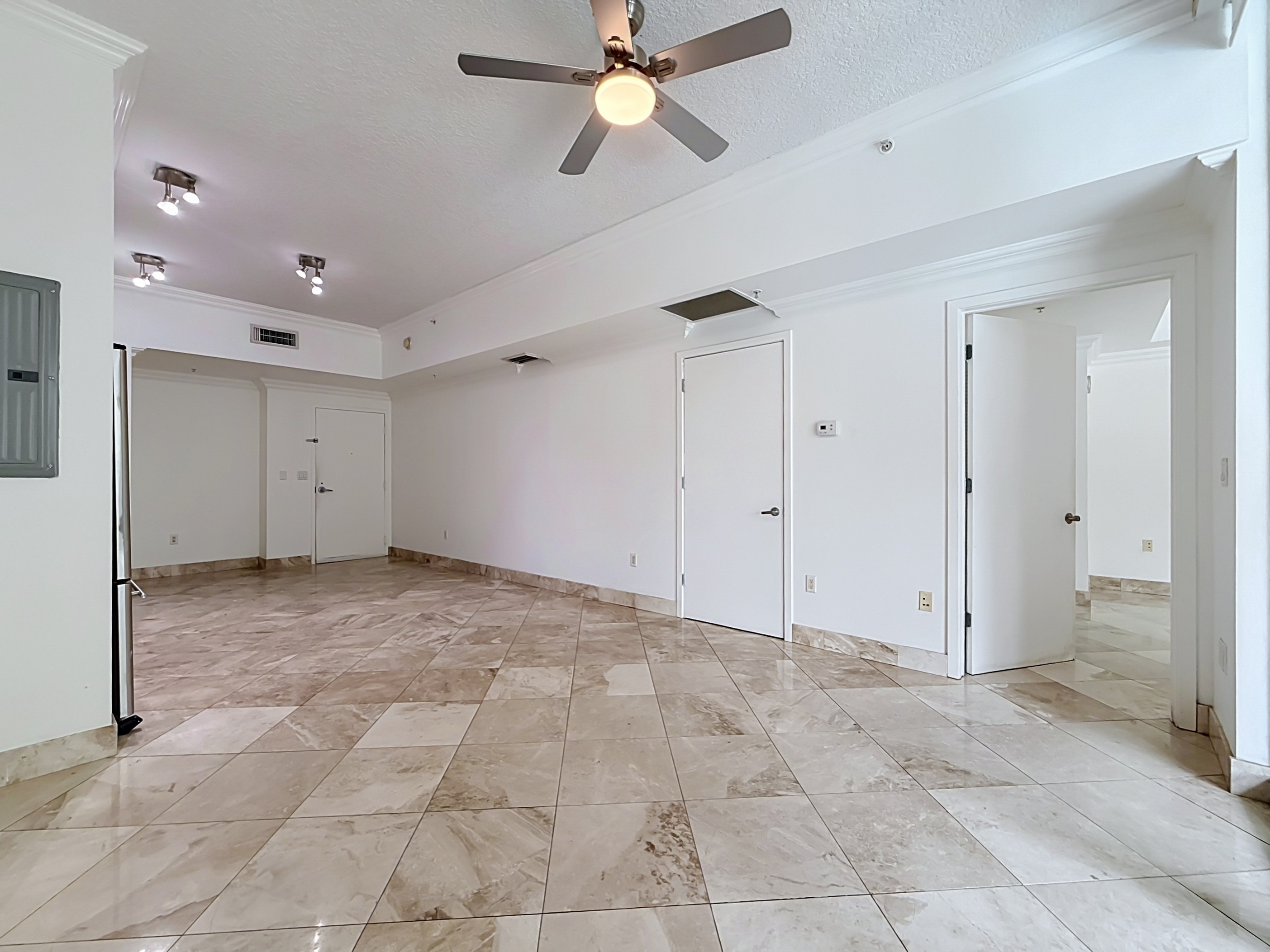  3470 E Coast Ave, Miami, FL, 33137 - 物件實景