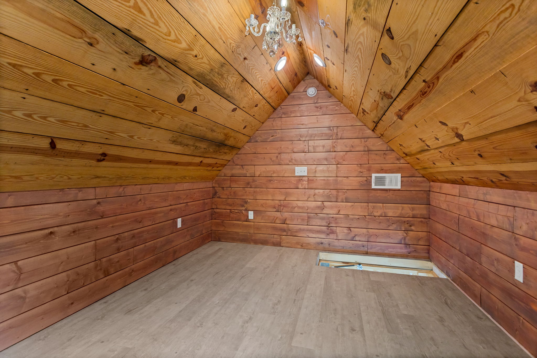  204 Crestwood Drive, Greenville, SC 29609 - 物件實景