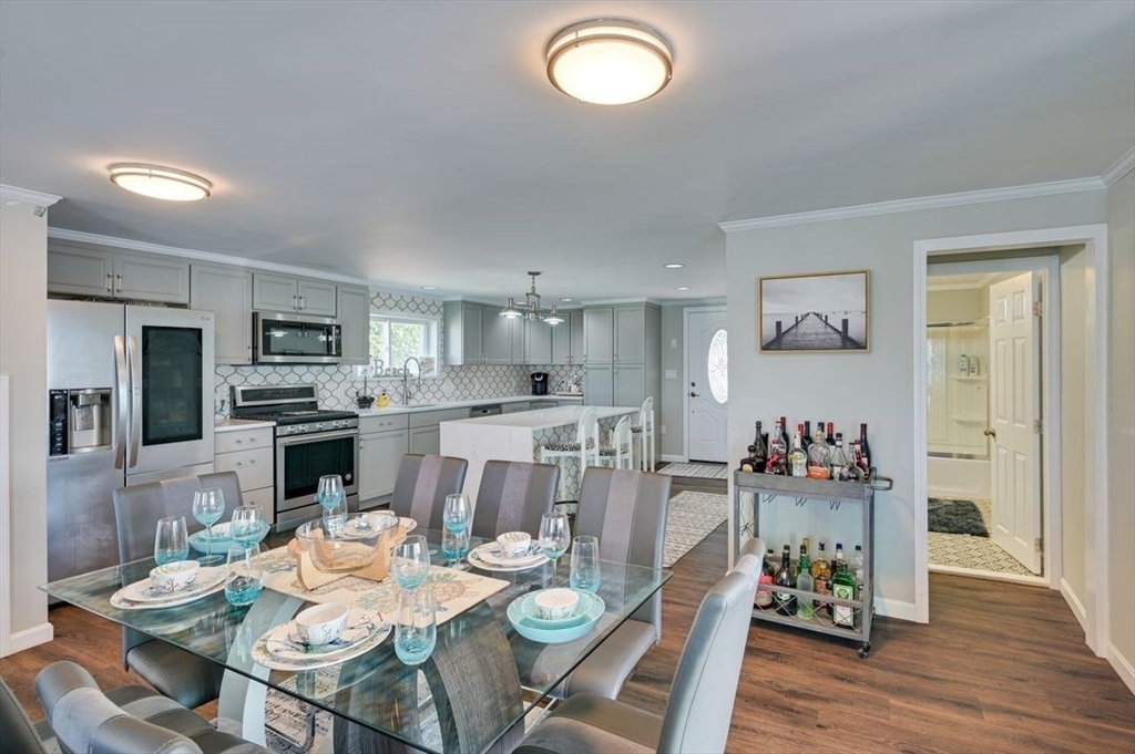 Weymouth, Massachusetts, 02191, United States, 3 Bedrooms Bedrooms, ,3 BathroomsBathrooms,Residential,For Sale,1862385