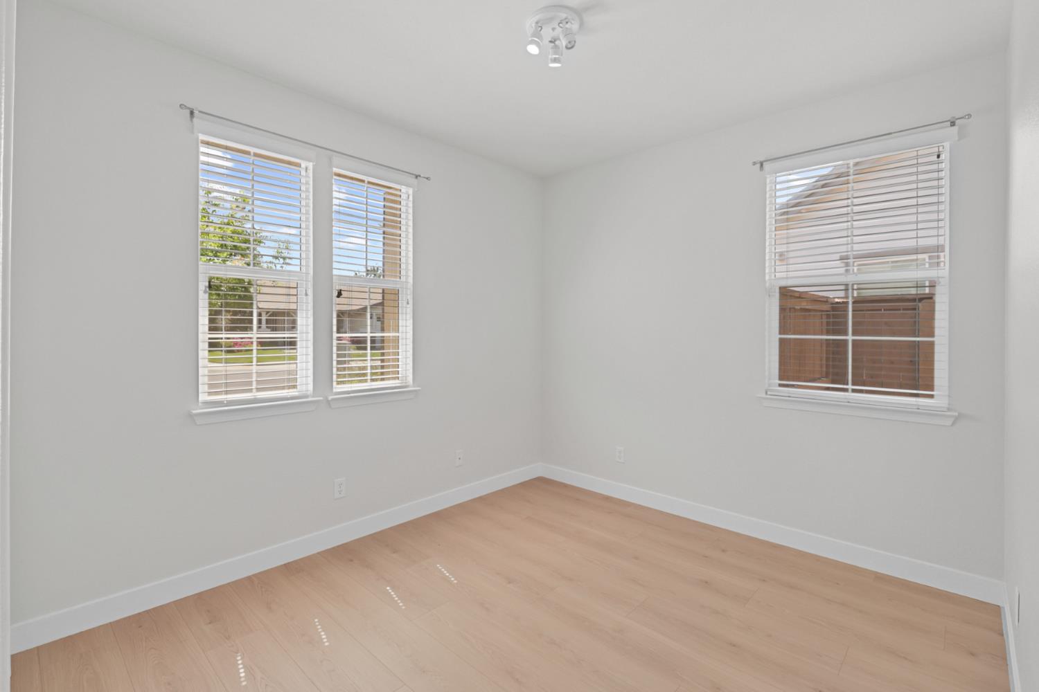 Elk Grove, California, 95757, United States, 3 Bedrooms Bedrooms, ,2 BathroomsBathrooms,Residential,For Sale,1917062