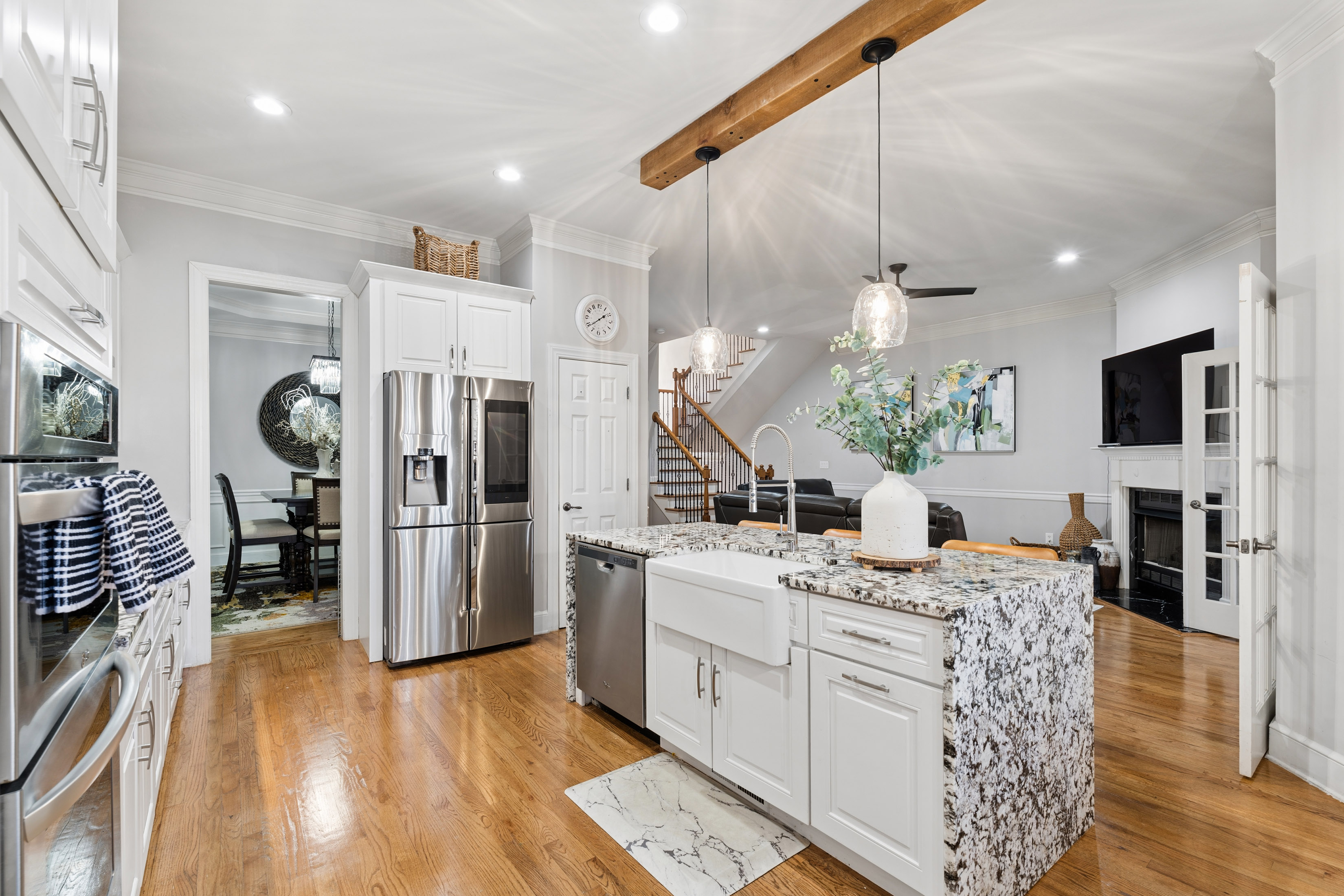  Elegant and Light-filled Townhome in Gated Olde Ivy at Vinings Community - 物件實景