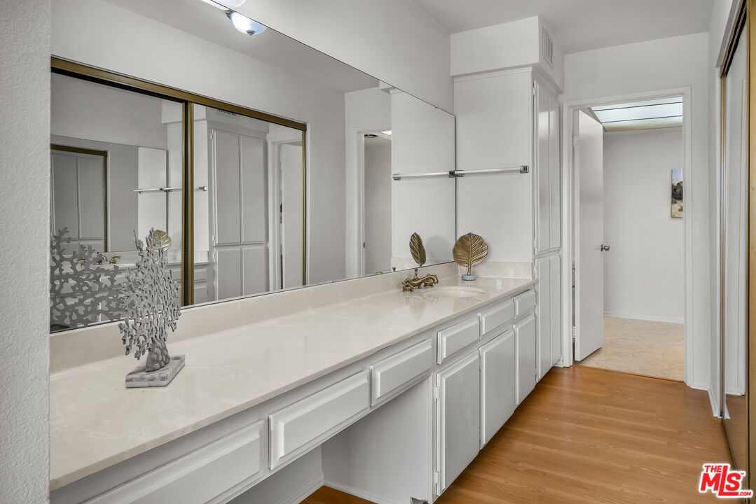 Sherman Oaks, California, 91403, United States, 3 Bedrooms Bedrooms, ,2 BathroomsBathrooms,Residential,For Sale,1989603