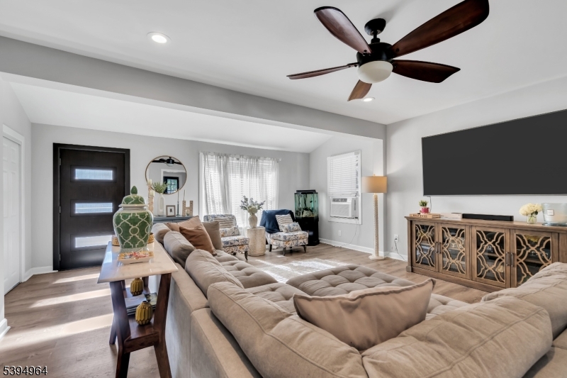 Roselle Park Boro, New Jersey, 07204, United States, 4 Bedrooms Bedrooms, ,1 BathroomBathrooms,Residential,For Sale,1987650