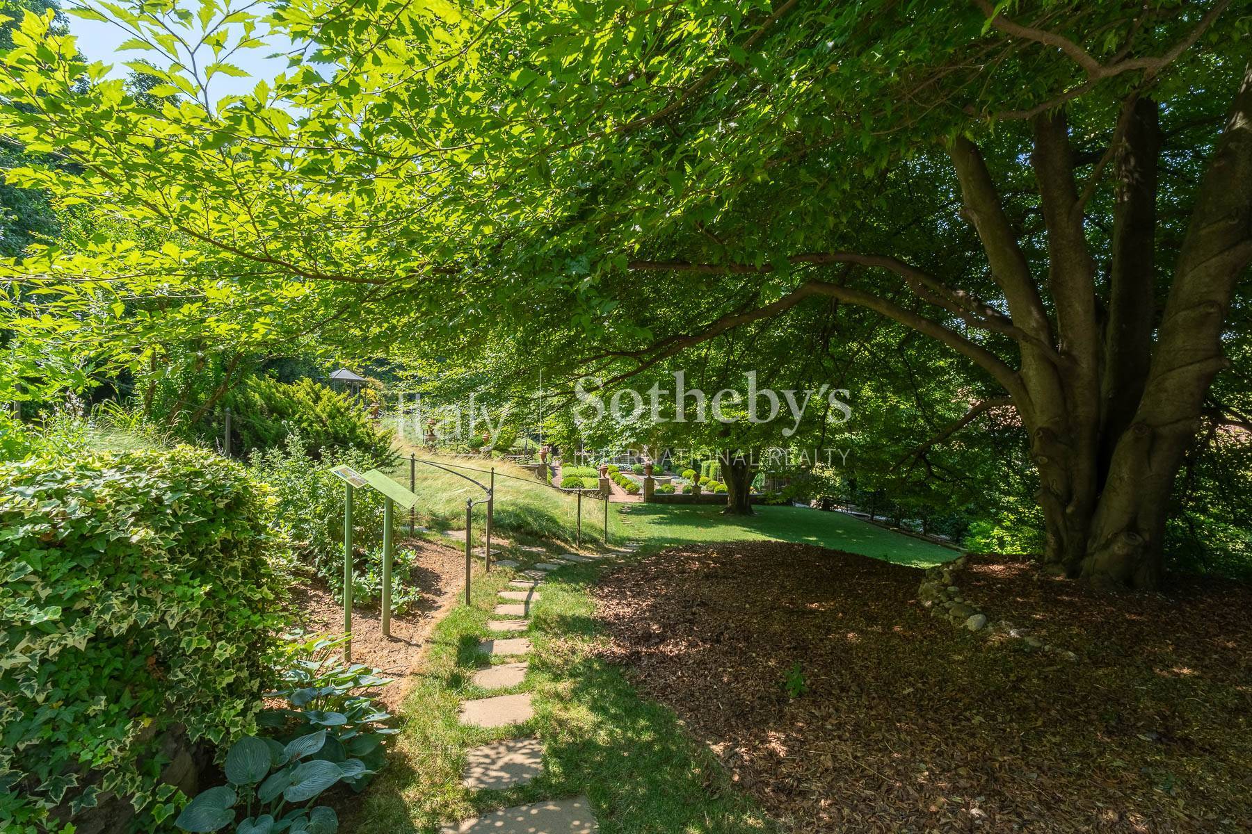  Prestigious residence with a magnificent landscaped garden. - 物件實景
