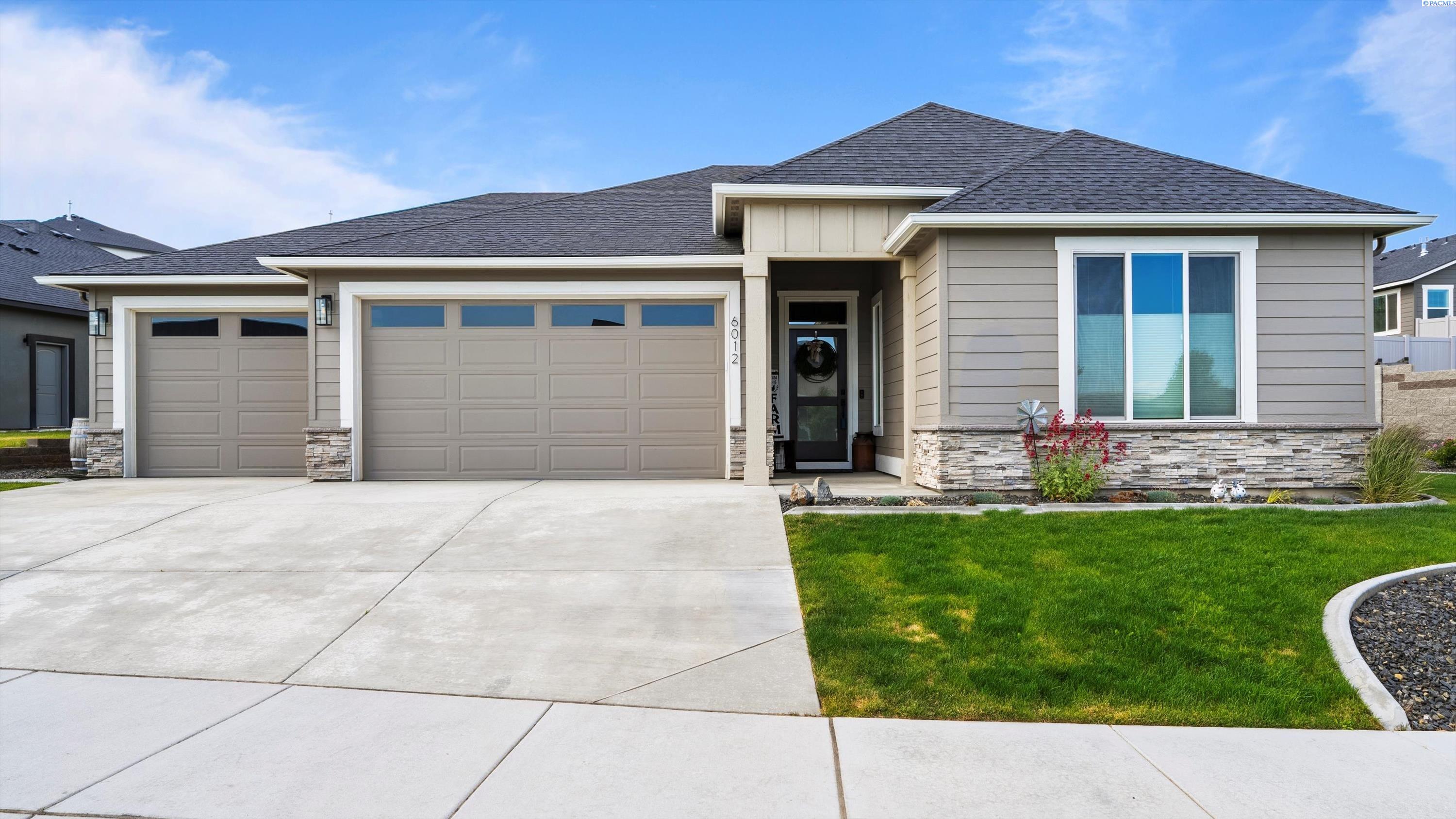 Kennewick, Washington, 99336, United States, 3 Bedrooms Bedrooms, ,3 BathroomsBathrooms,Residential,For Sale,1819962