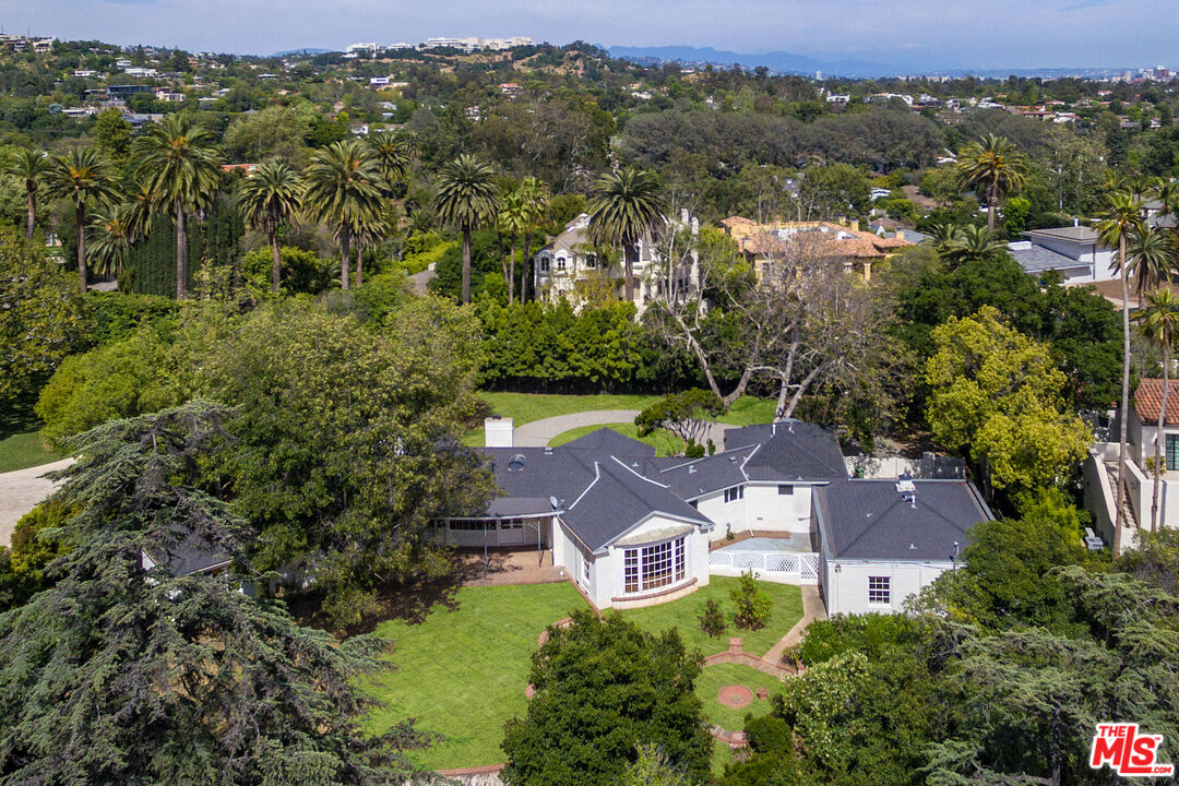 Los Angeles, California, 90049, United States, 2 Bedrooms Bedrooms, ,4 BathroomsBathrooms,Residential,For Sale,1779579